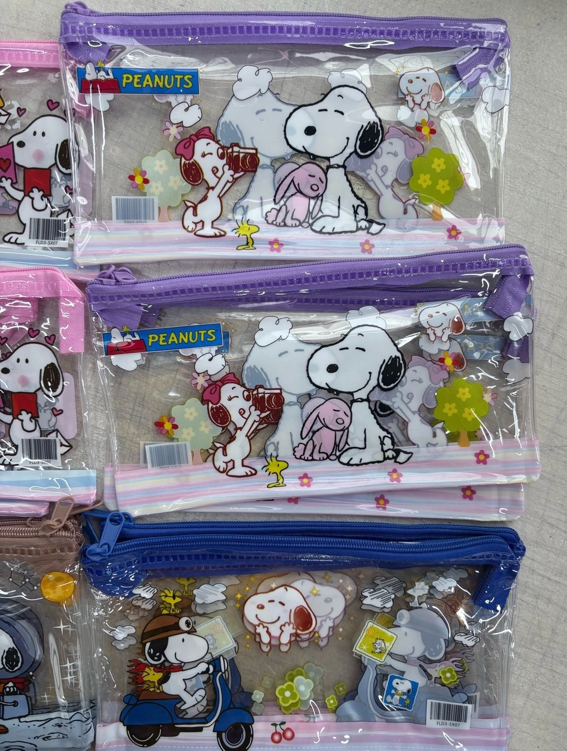 Paquete de 12 Lapiceras Transparentes de Personajes Variados – Hello Kitty, Spider-Man, K-Pop, Snoopy y Stitch ✏️✨ 2