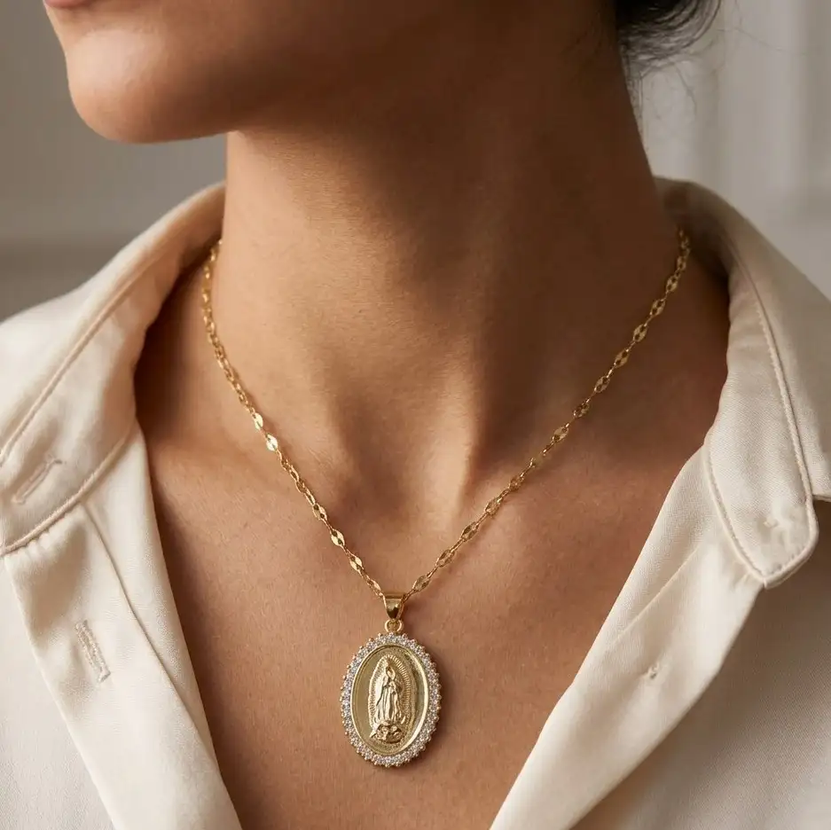 Cadena Y Dije En Acero Con Piedra Circon De Virgen De Guadalupe Blanca 3