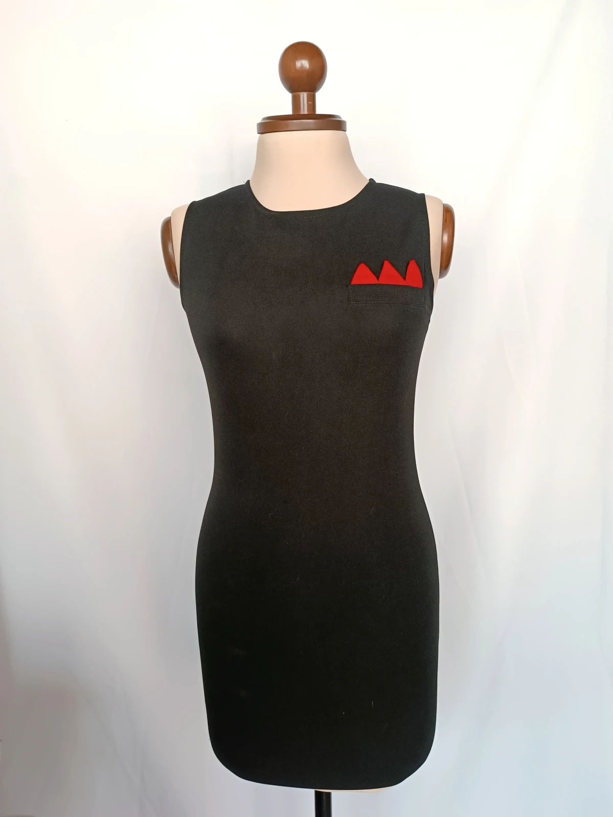 Vestido licrado negro sencillo 2