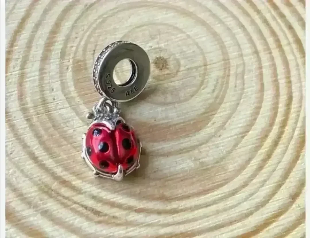 Charm Margarita Roja Colgante 4