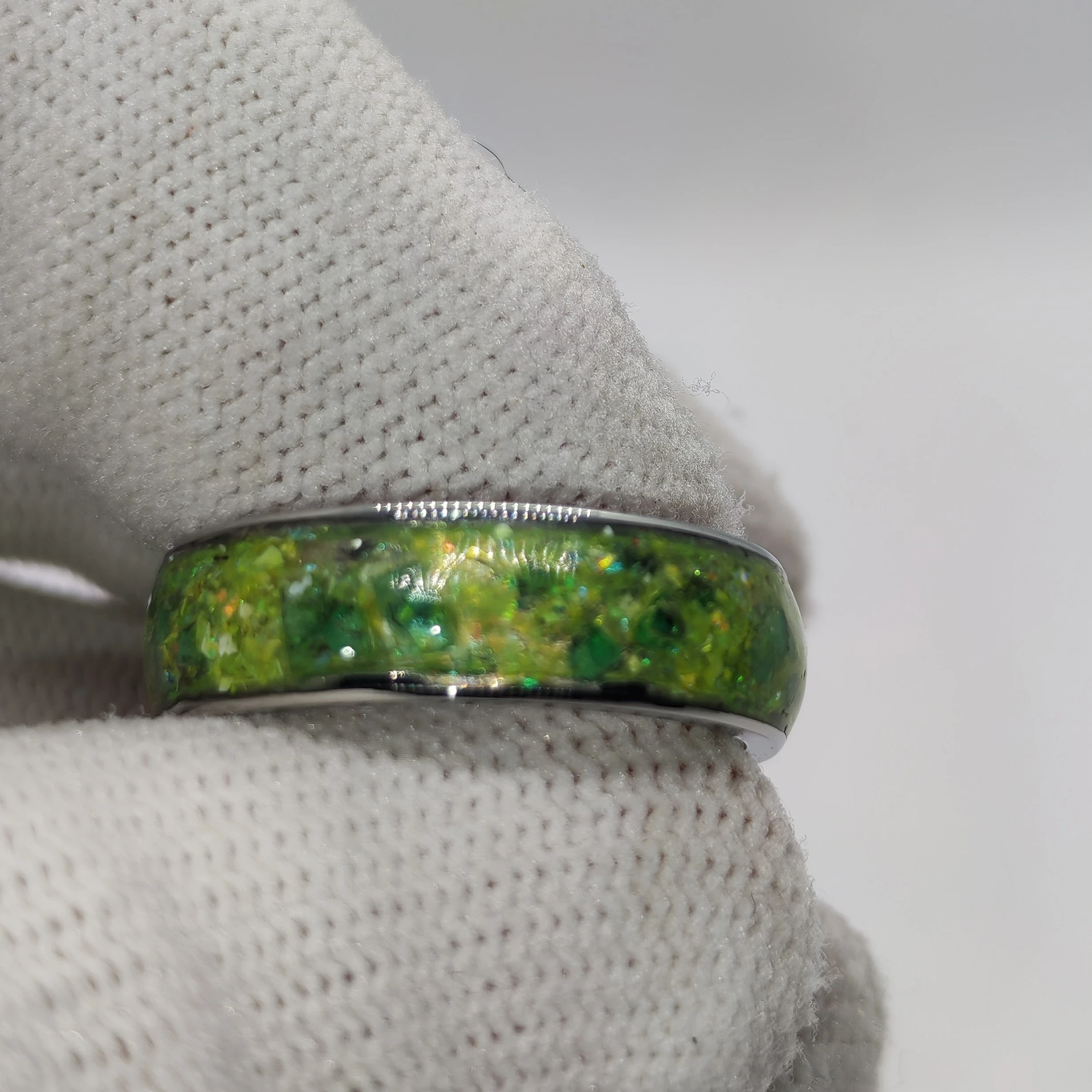 Anillo talla 6 con Esmeraldas y Destellos de Mica Verde Boreal 5