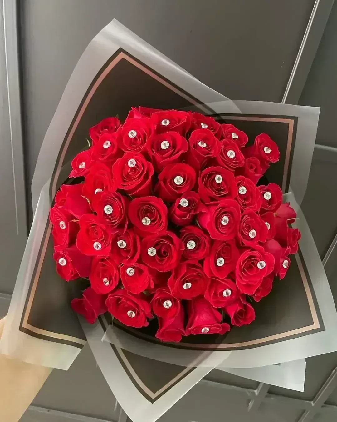 R19 Ramo 50 Rosas Con Diamantes 