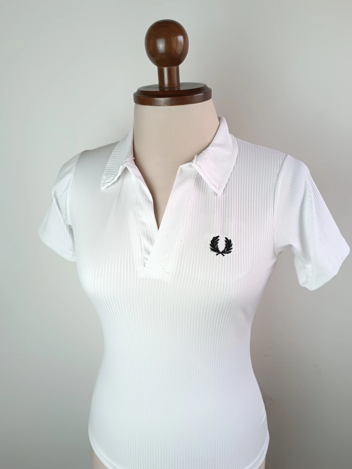 Blusa blanca cuello v abierto 