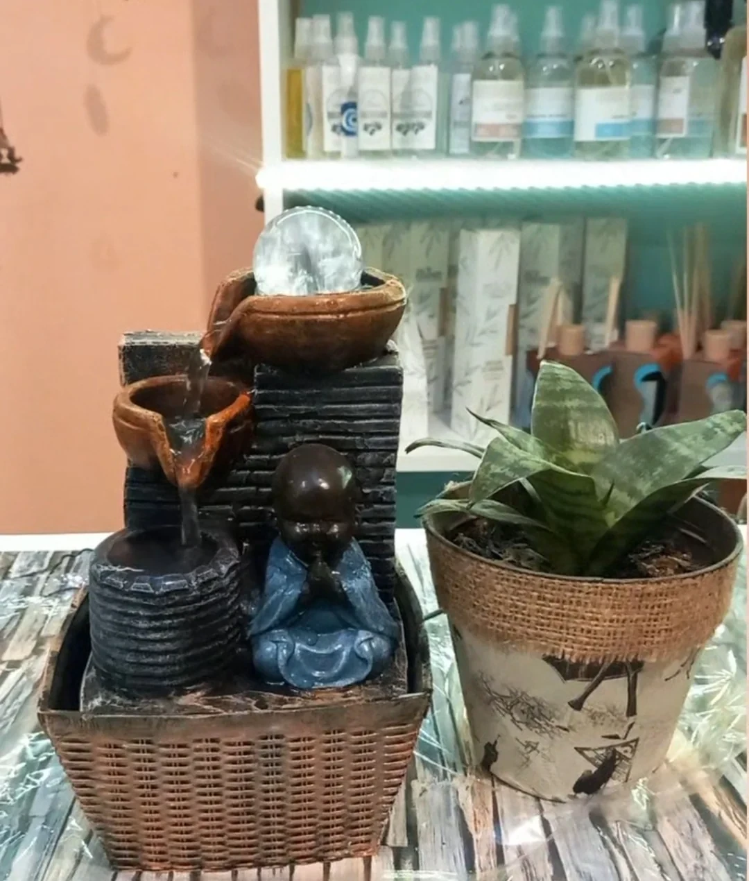 Fuente buda con esfera giratoria