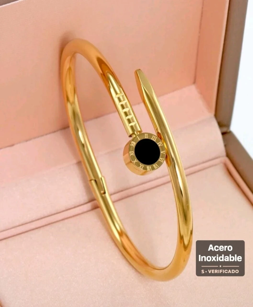 Brazalete con apertura de cuña clavo/ diseño en numero romanos