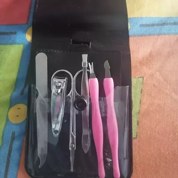 MANICURE SET