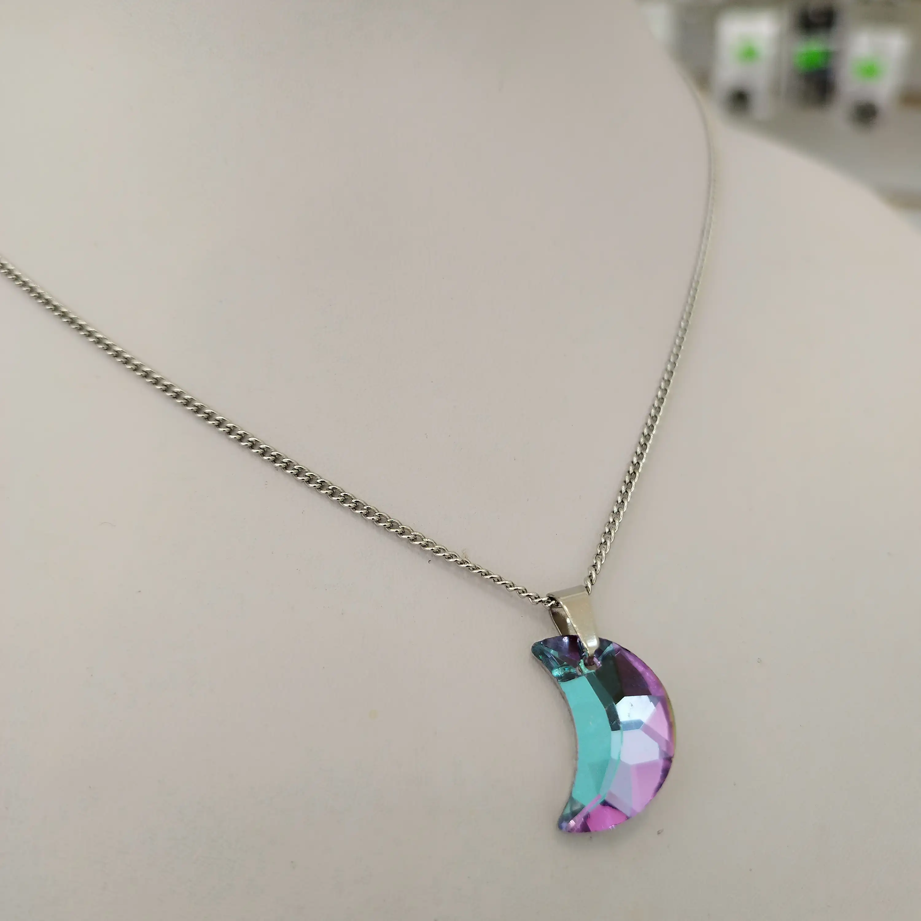 Collar con cristal luna