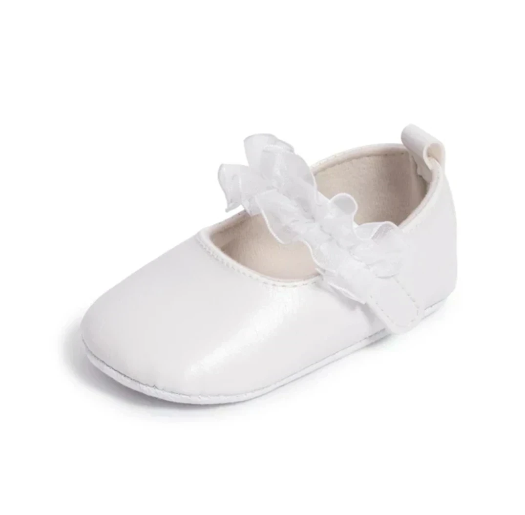 ZAPATITOS BLANCOS FLORES  4