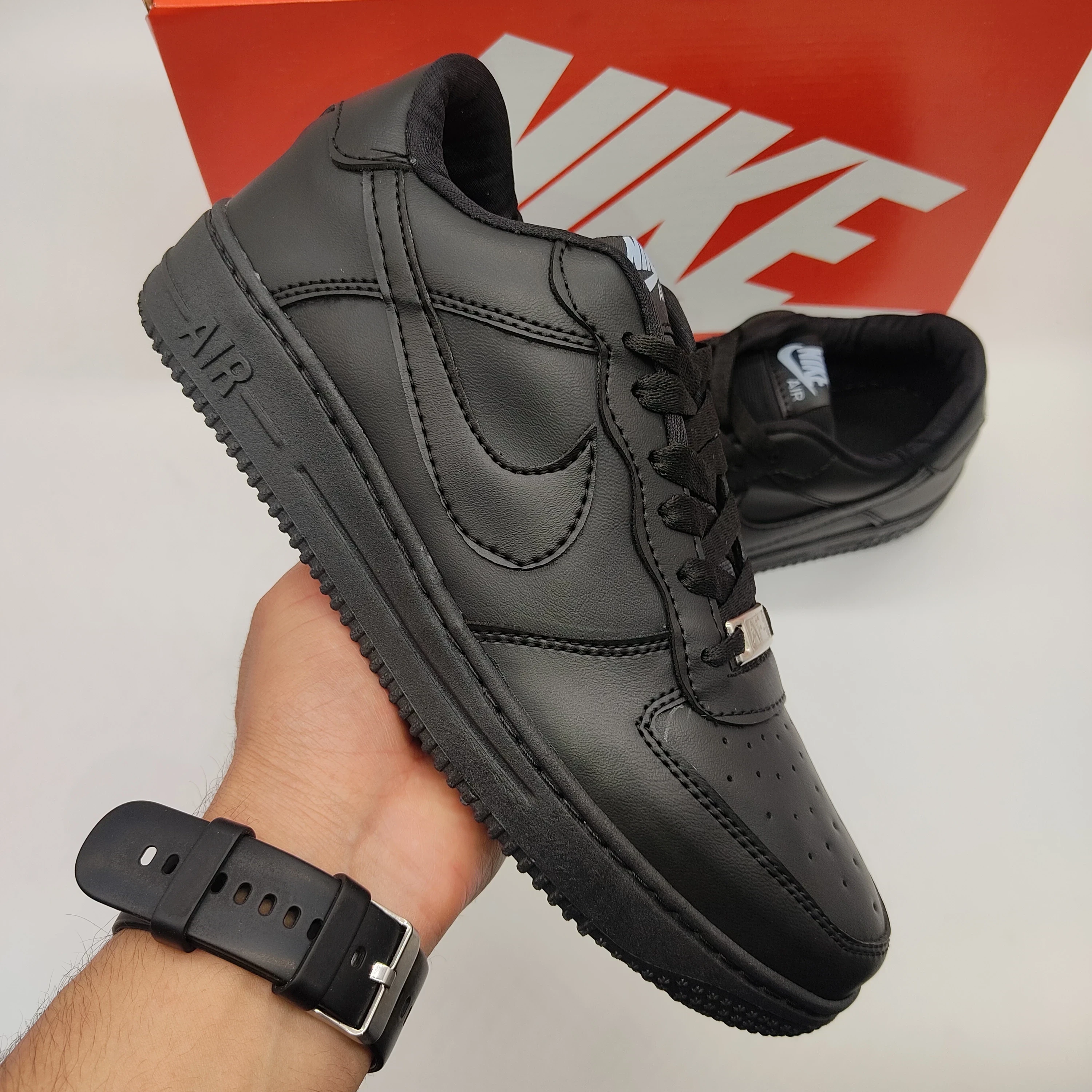 NIKE AIR FORCE ONE NEGRO (Colombiano)