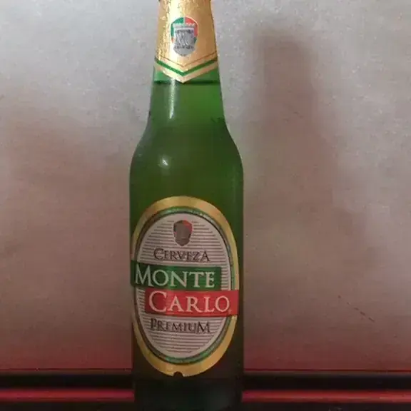 Cerveza monte carlo premium de 355 ml 