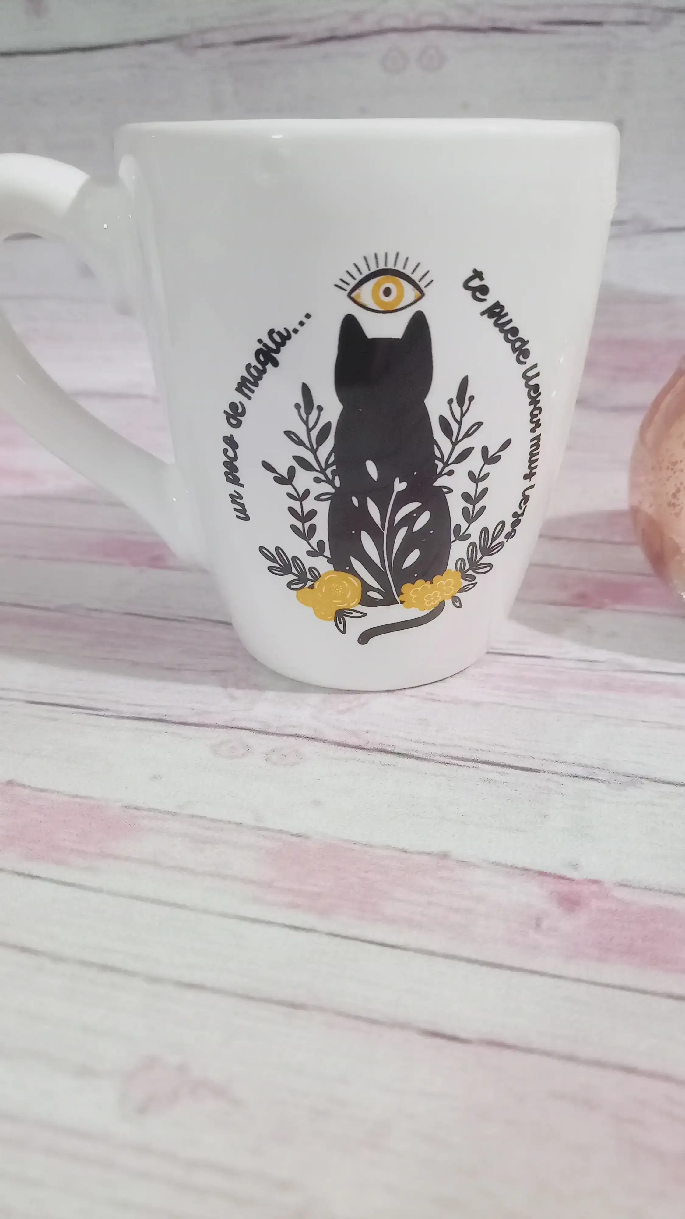 Taza "UN POCO DE MAGIA,TE PUEDE LLEVAR MUY LEJOS"