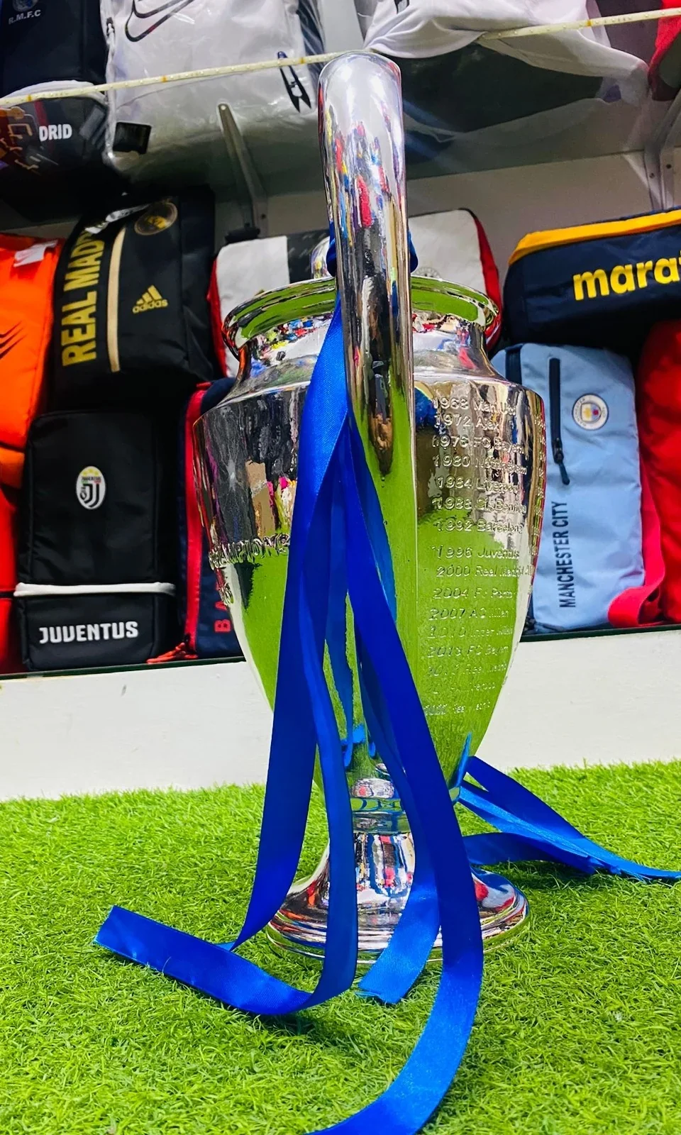 TROFEO CHAMPIONS AGOTADA 