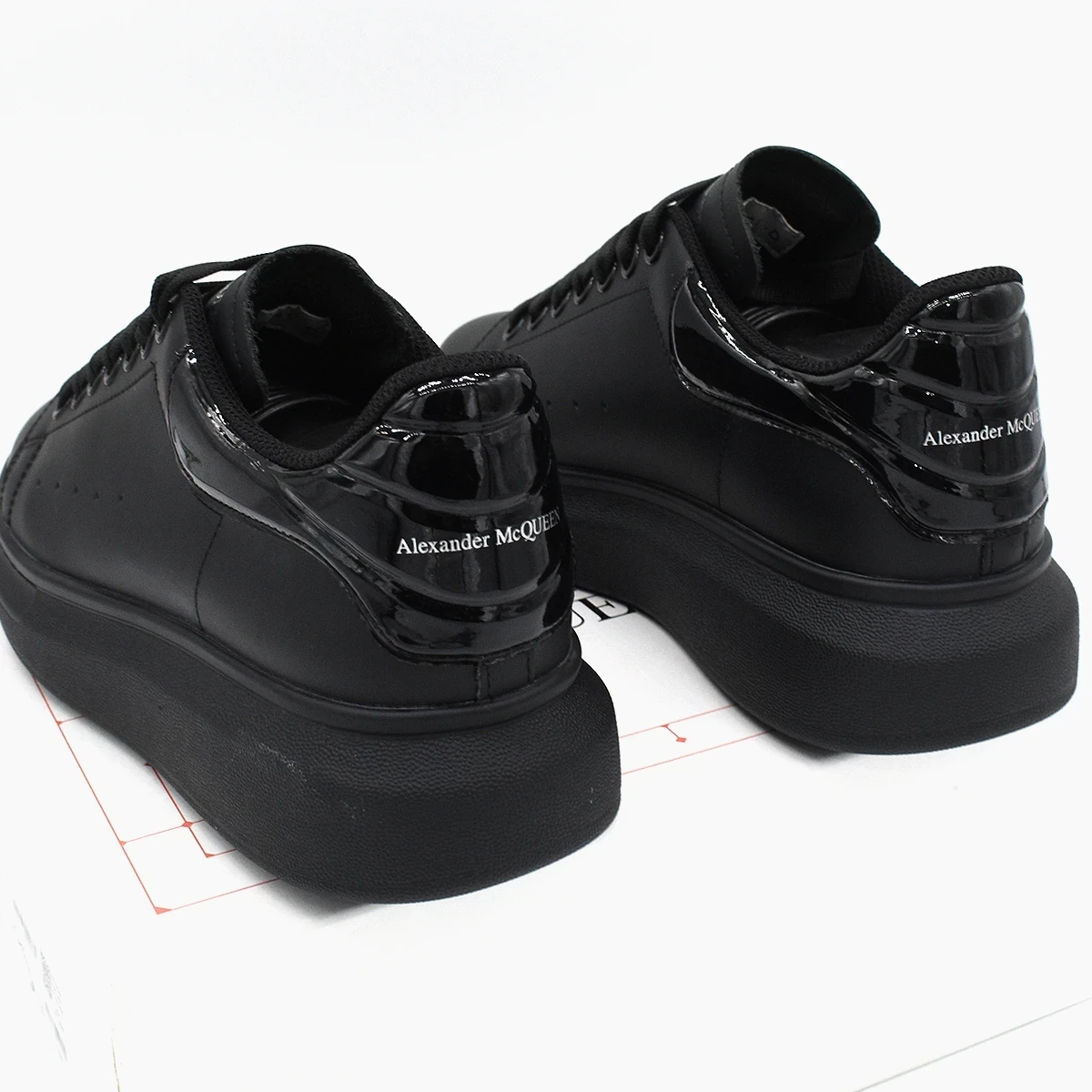 Alexander McQueen Oversized en negro 2