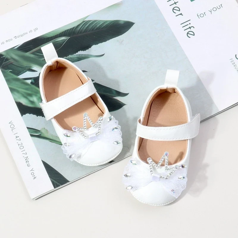 ZAPATITOS BLANCOS CORONA 