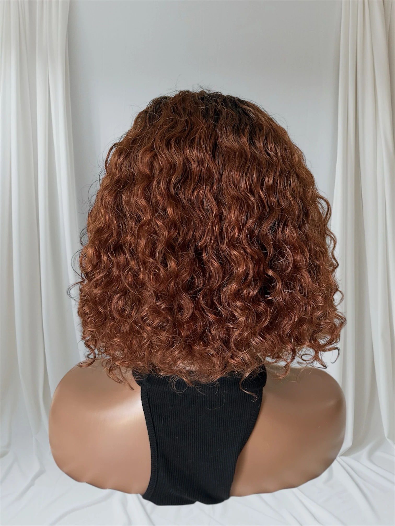 Pelucas Bob Rizadas Cortas de Color Marrón Rojizo, Peluca de Cabello Humano 100% Sin Pegamento con Flequillo, 12 Pulgadas Ondas de Agua Pelucas con Flequillo de Usar y Llevar 150% Densidad 3