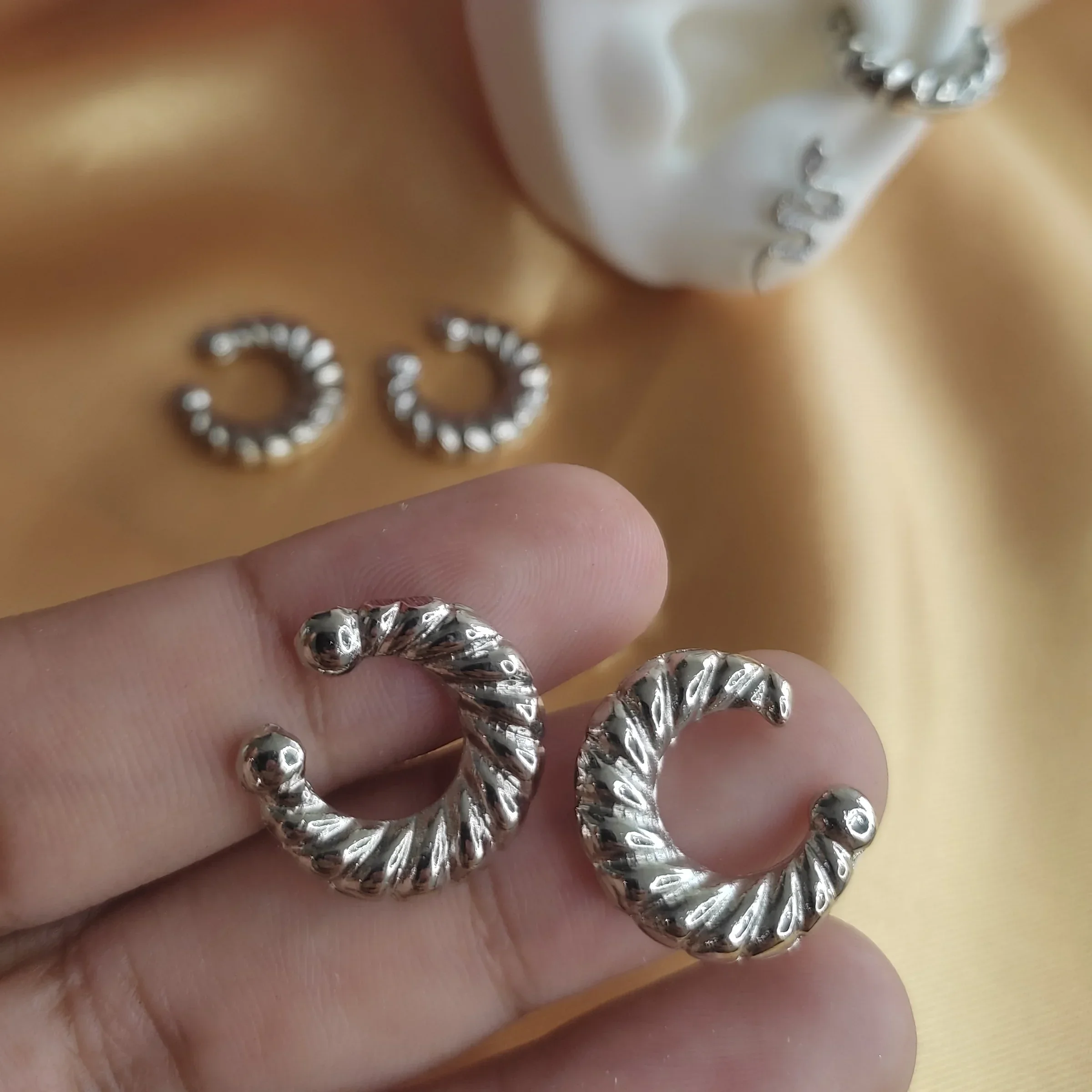 EARCUFF CROISSANT SILVER 2