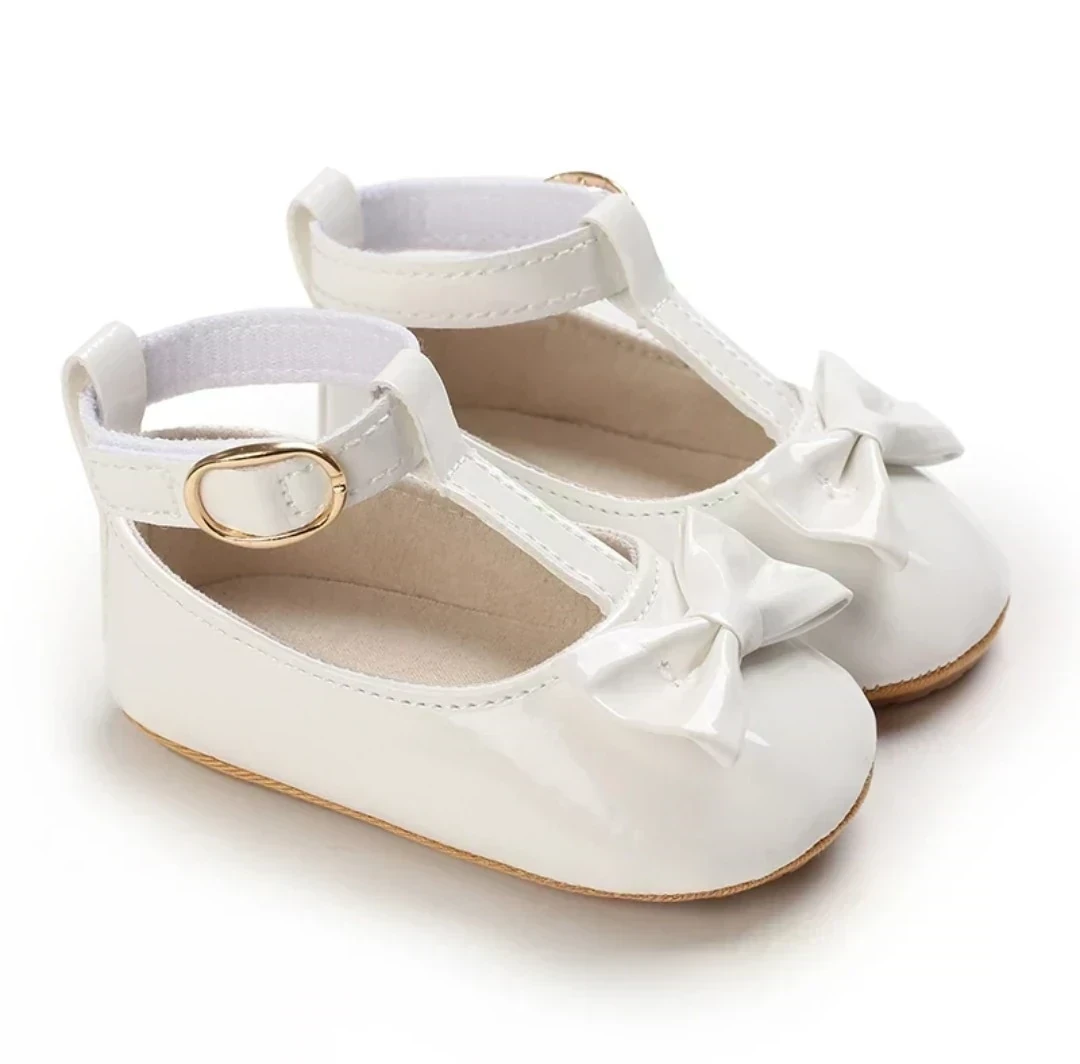 ZAPATITOS BLANCOS LAZOS 3