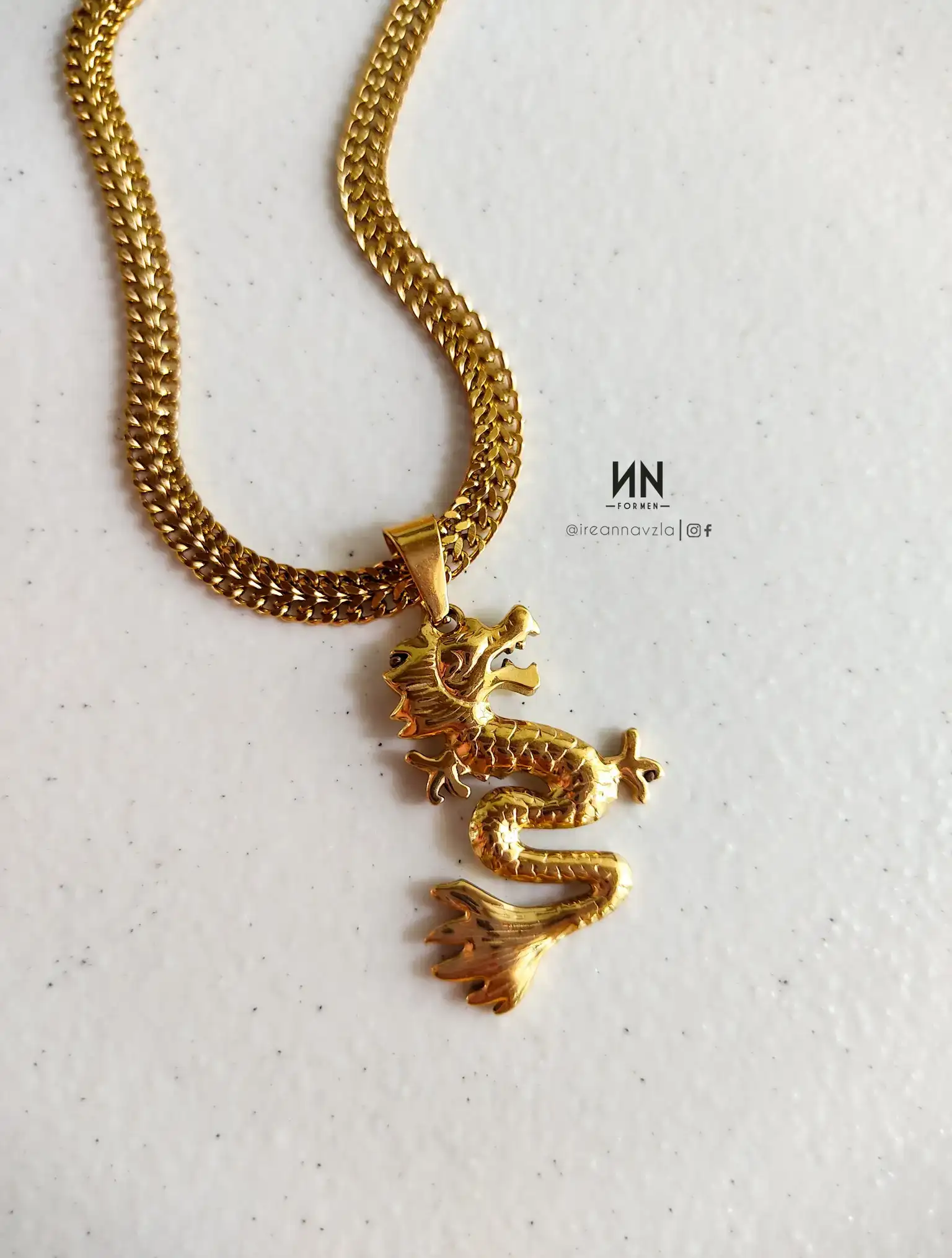 Cadena malla con dragón
