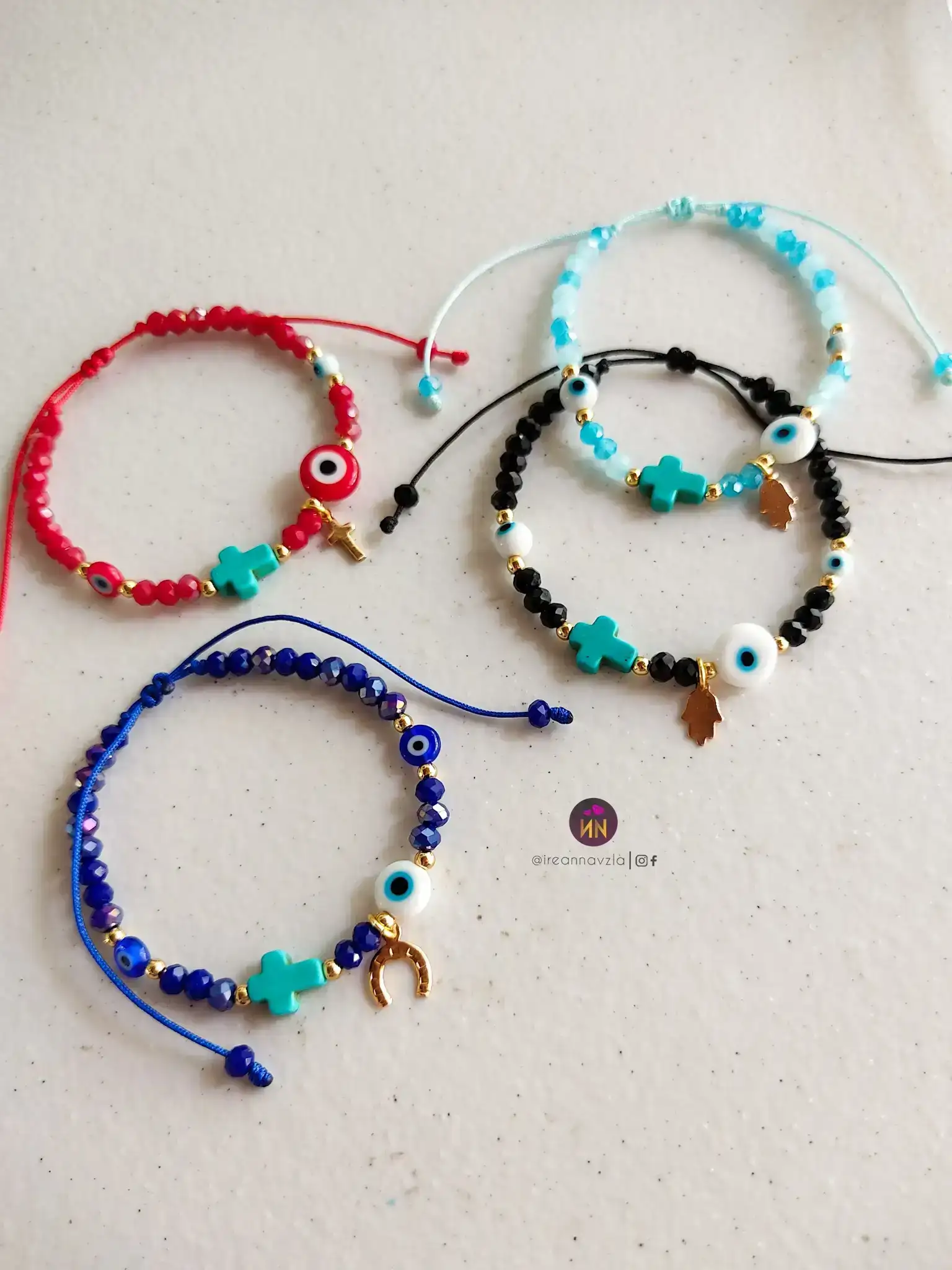 Pulsera ojitos y cristal 