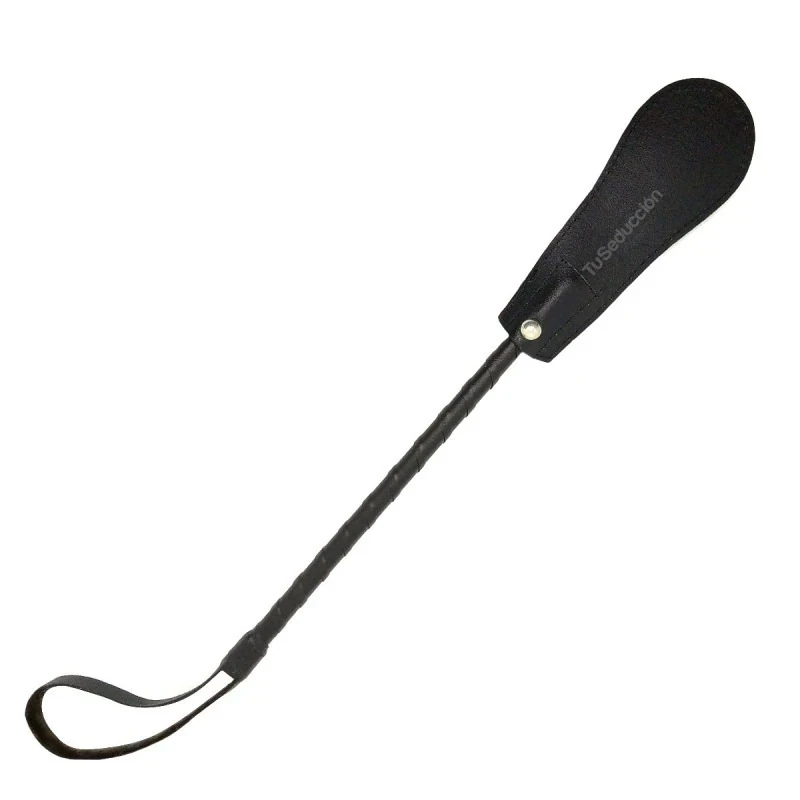 Fusta Azotadora De Cuero con Peluche Negro 2