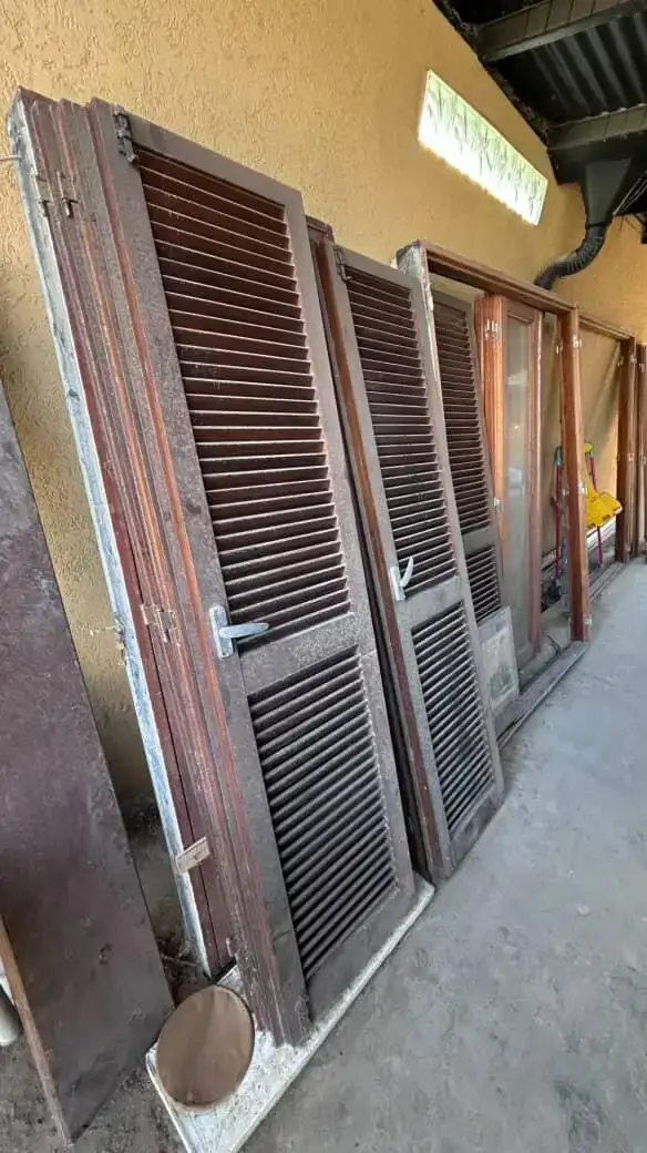 2 ventanas balcón Los Marcos tienen detalles abajo 1,50x2 metros se pueden vender de a una 2