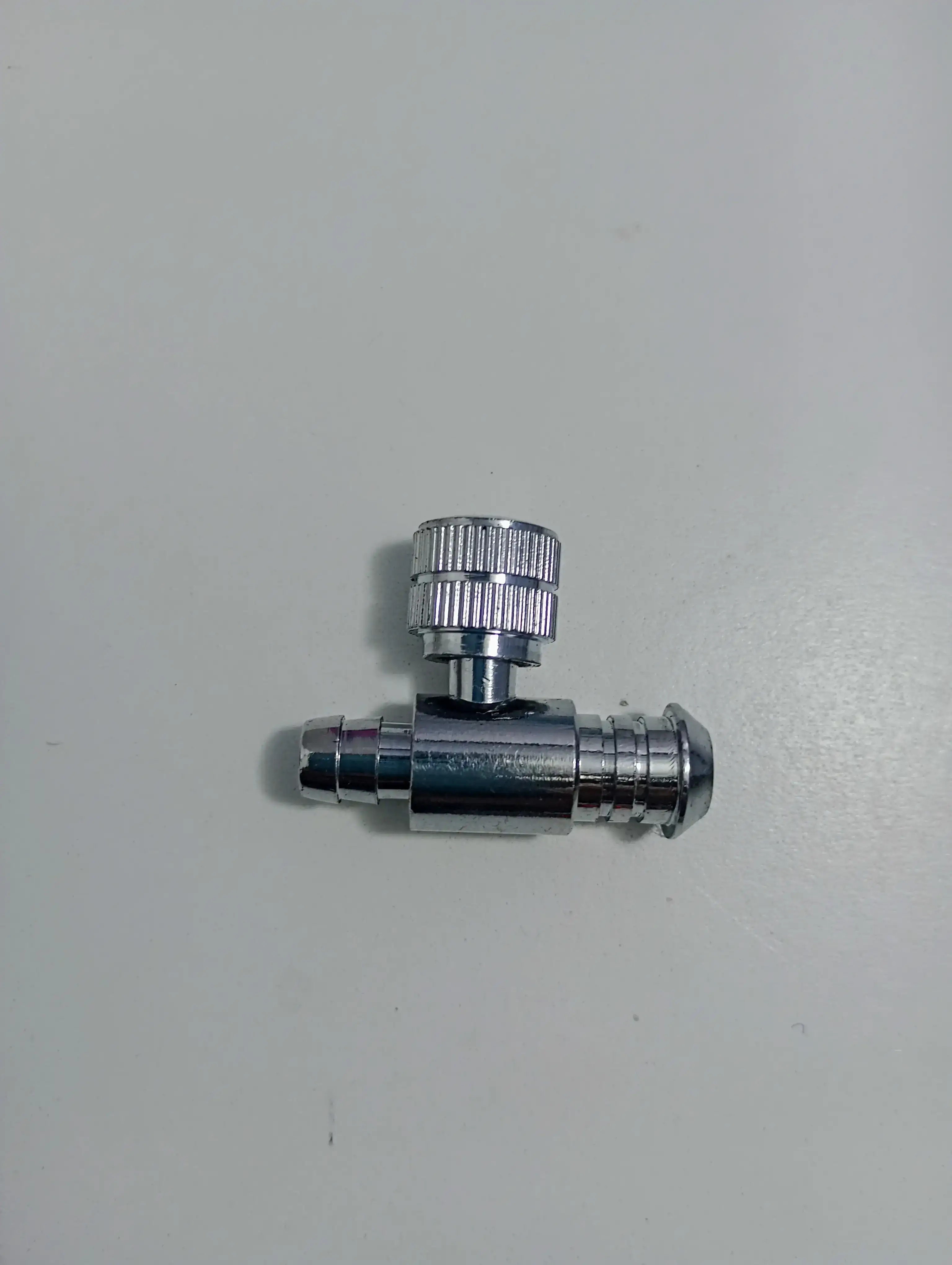 Robinete con valvula para tensiómetro aneroide 