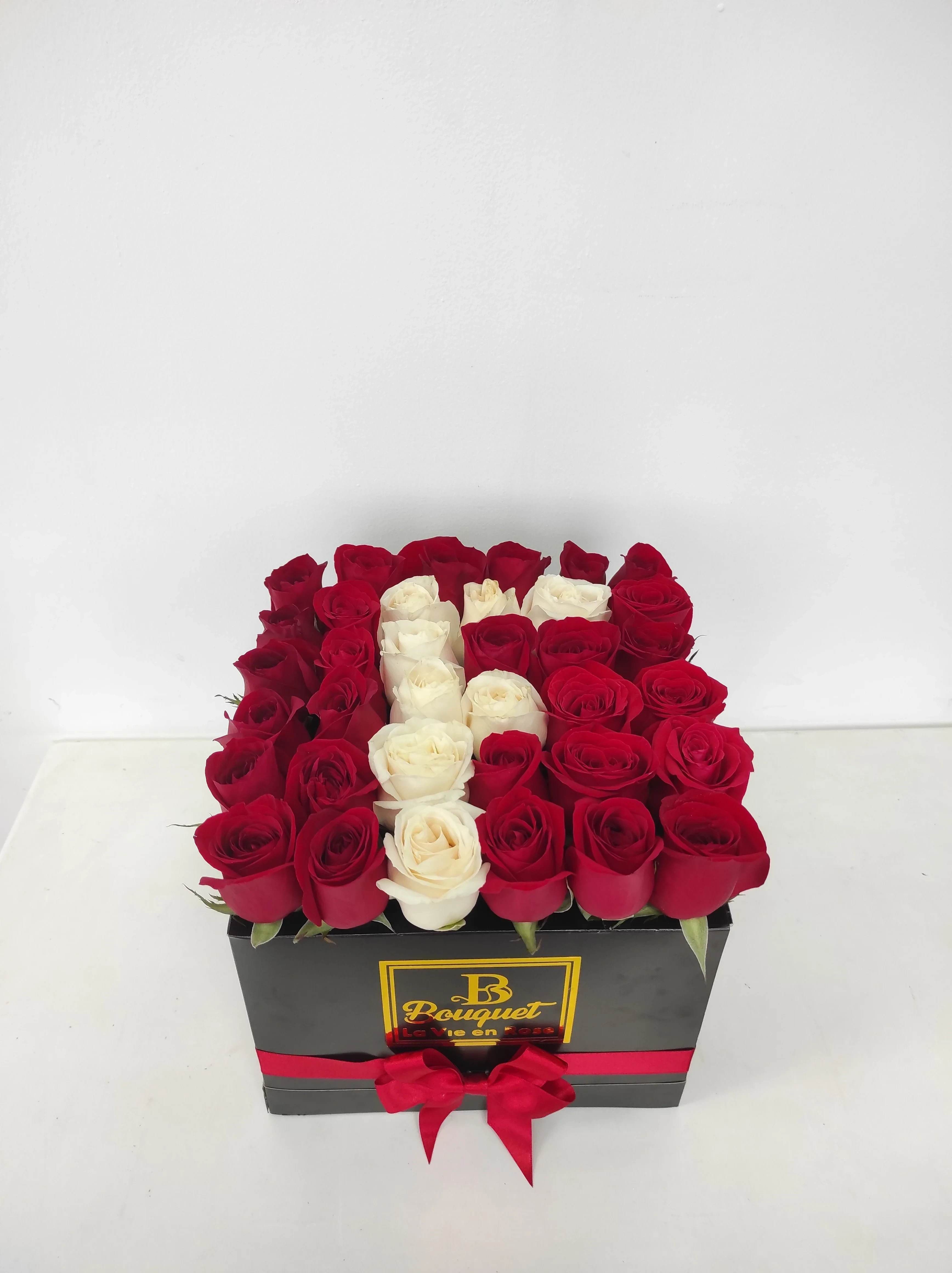 Cuadrada mediana de 36 rosas