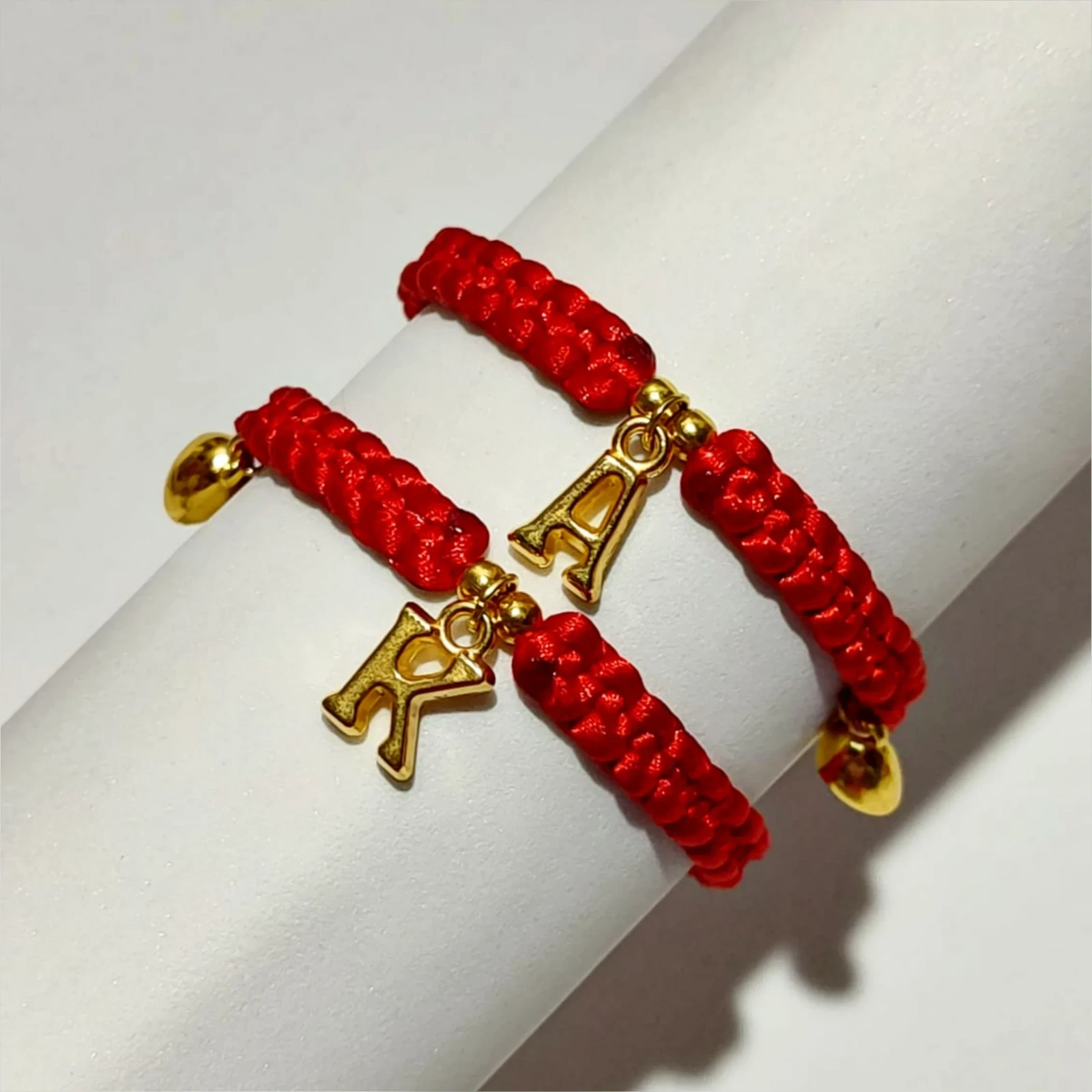 Dúo Pulseras de Iniciales Rojas 2