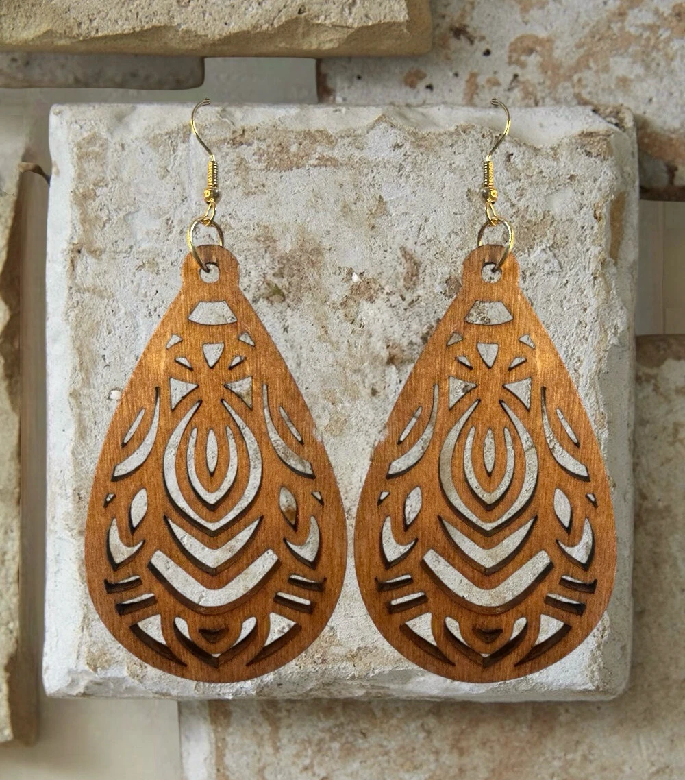 Pendientes tallados con diseño de gota