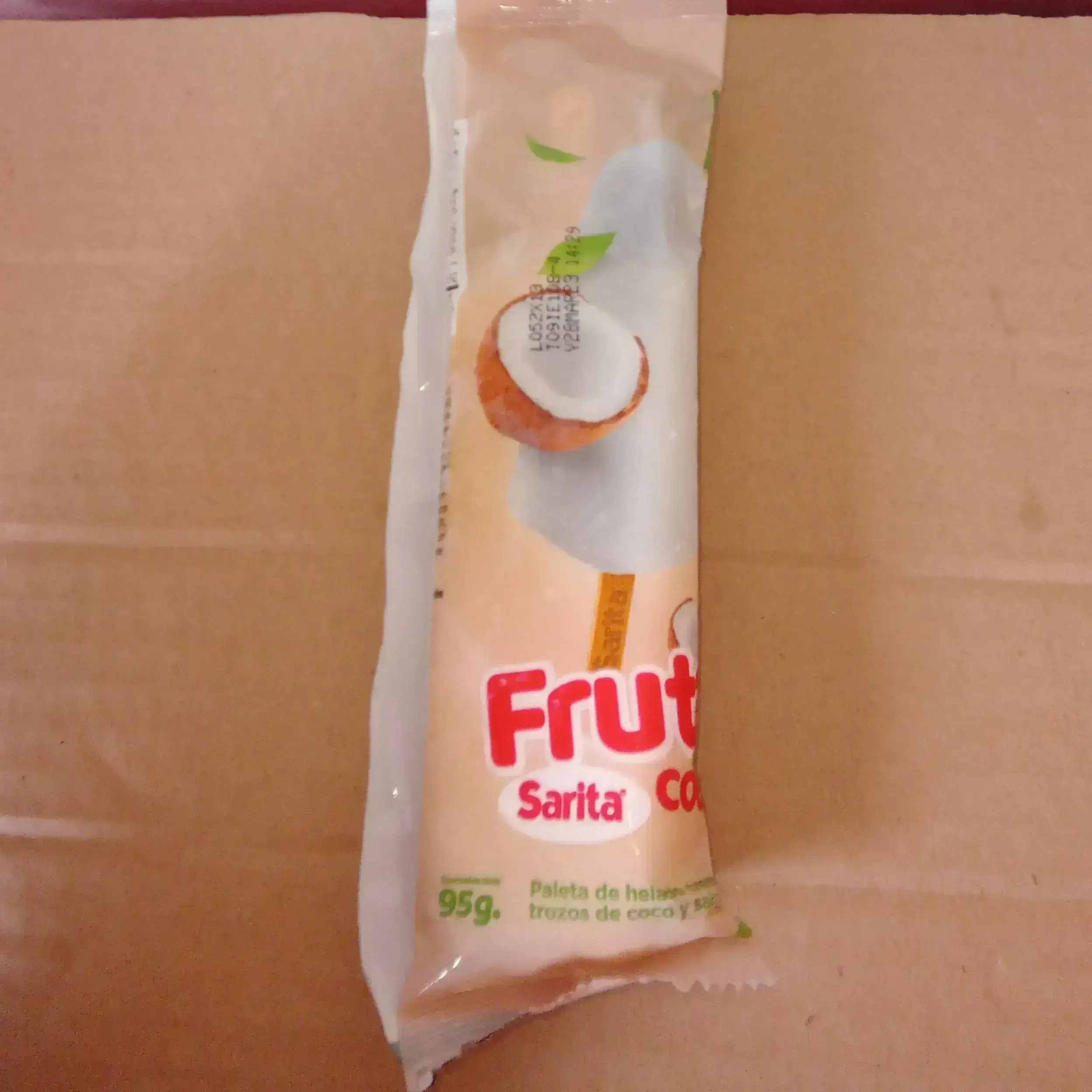 Paleta de helado cremoso con trozos de coco 95 g