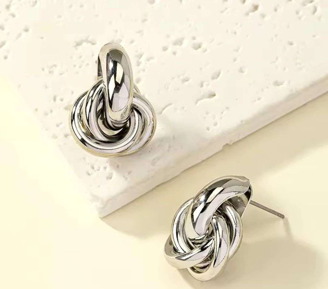 Aretes nudo
