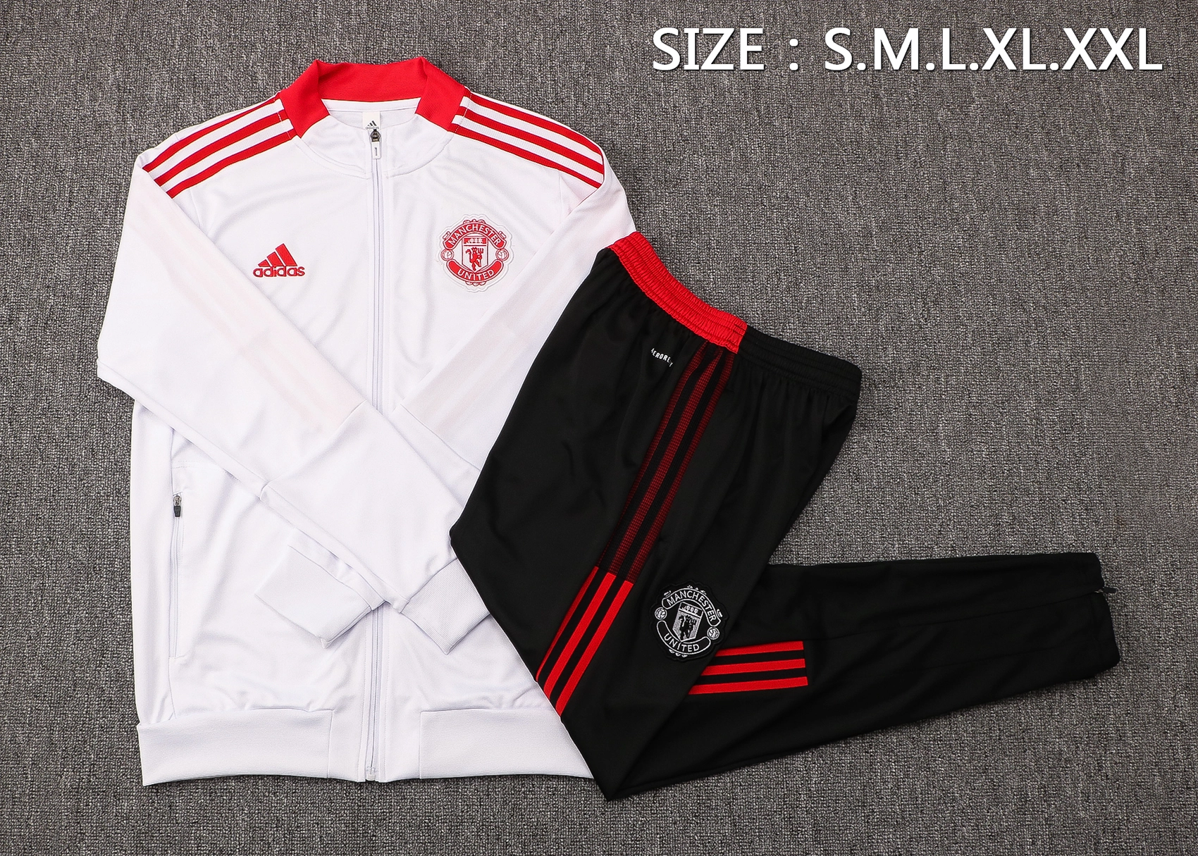 BUZO DEPORTIVO DE PRESENTACION DE MAN UNITED 3