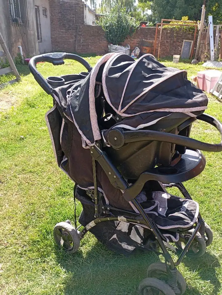 Cochecito cuna con huevito desmontable. Marca Bebesit.  plegable, liviano y cuenta con cinturón de seguridad para paseos seguros. Ideal para niños desde recién nacidos (usando el huevito) hasta mayores. 3