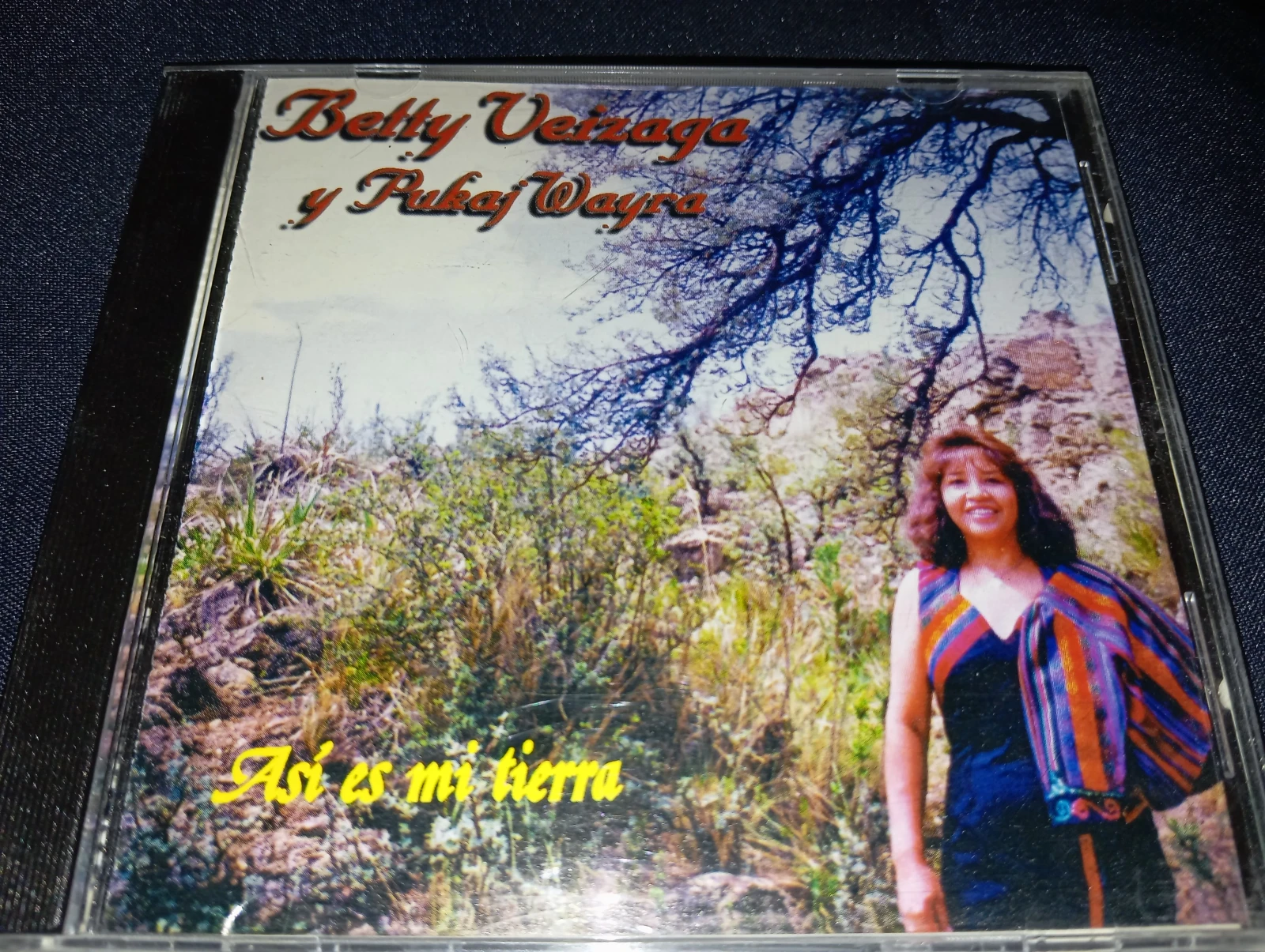 Betty Veyzaga Y Pukaj Wayra - Asi Es Mi Tierra (SOL DE LOS ANDES)