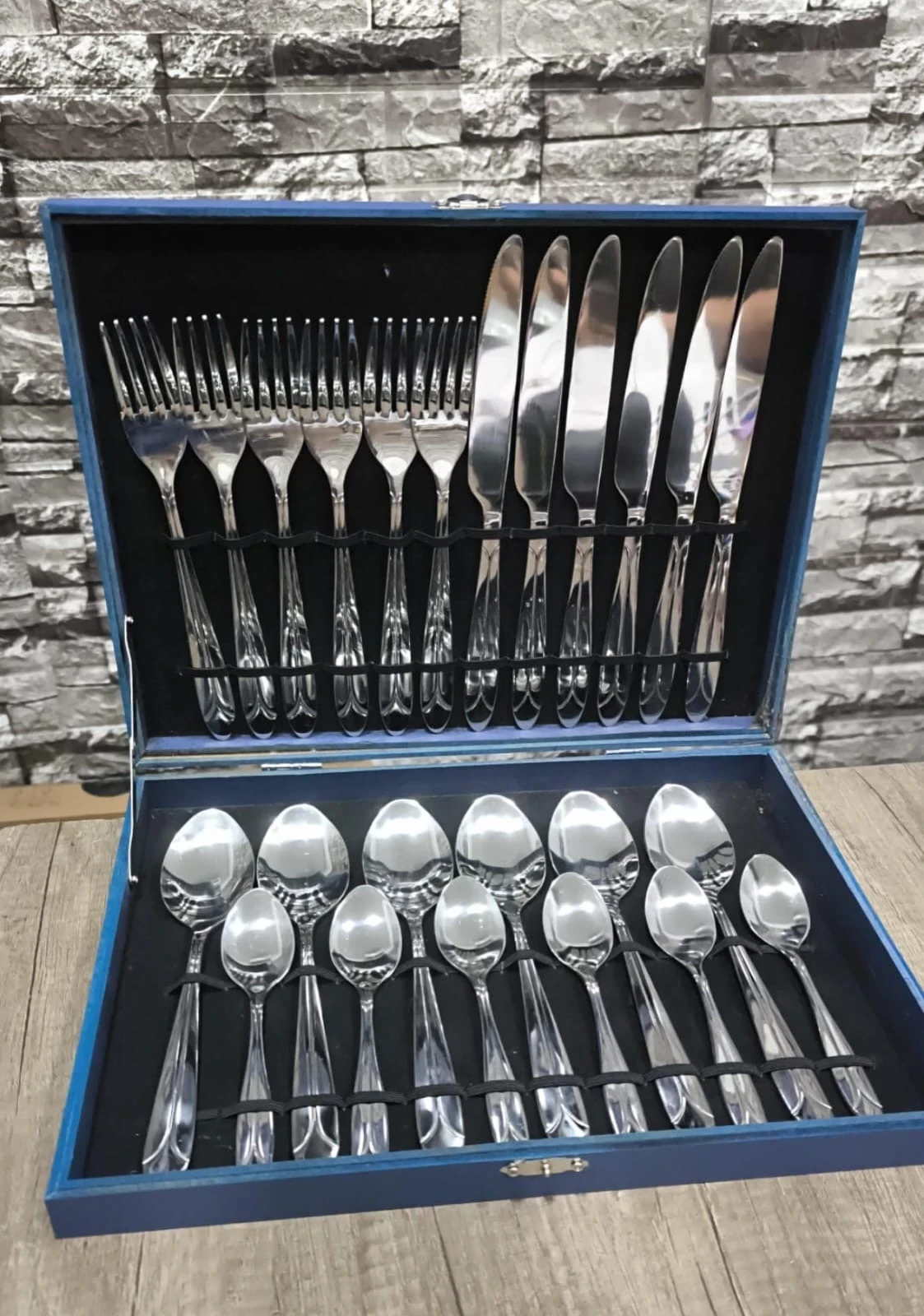 SET DE CUBIERTOS 24 PIEZAS ACERO Valija Azul