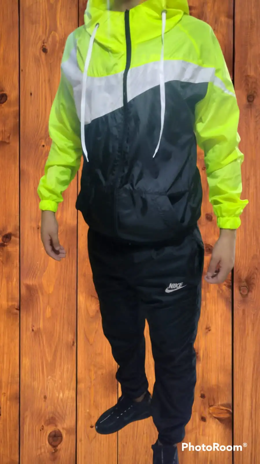 Campera rompeviento Nike