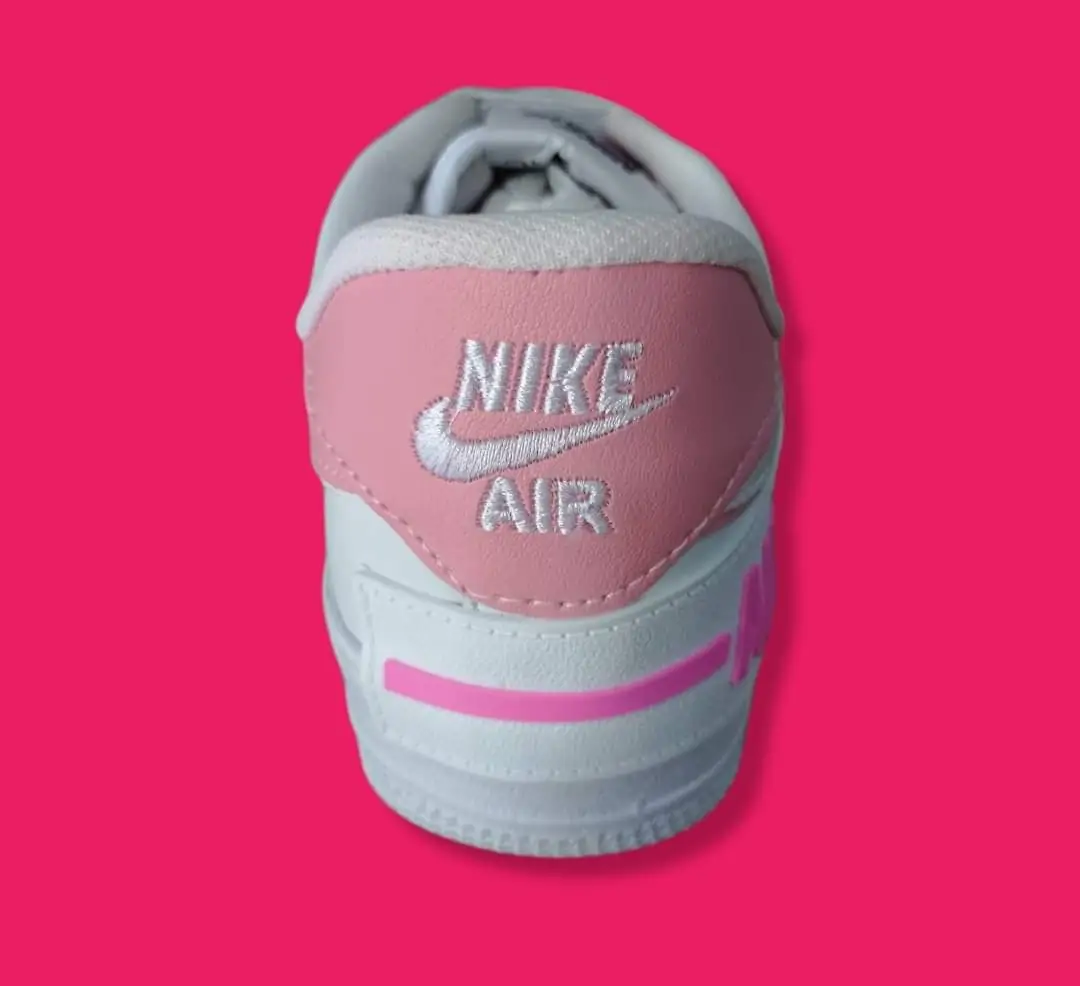Nike Air, color blanco y rosa 3