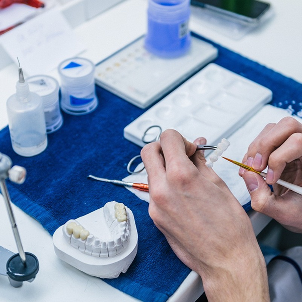 LABORATORIO Y PRÓTESIS