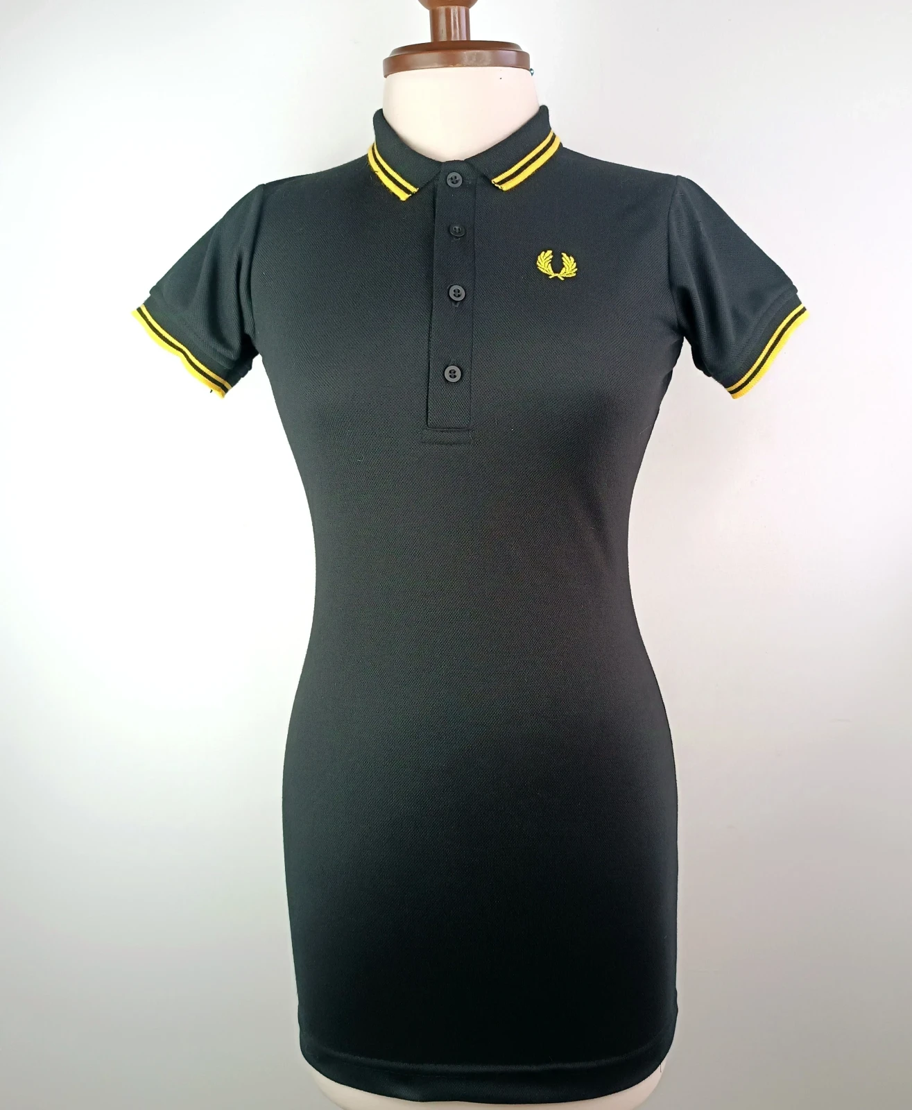 Vestido tipo polo negro con amarillo  2