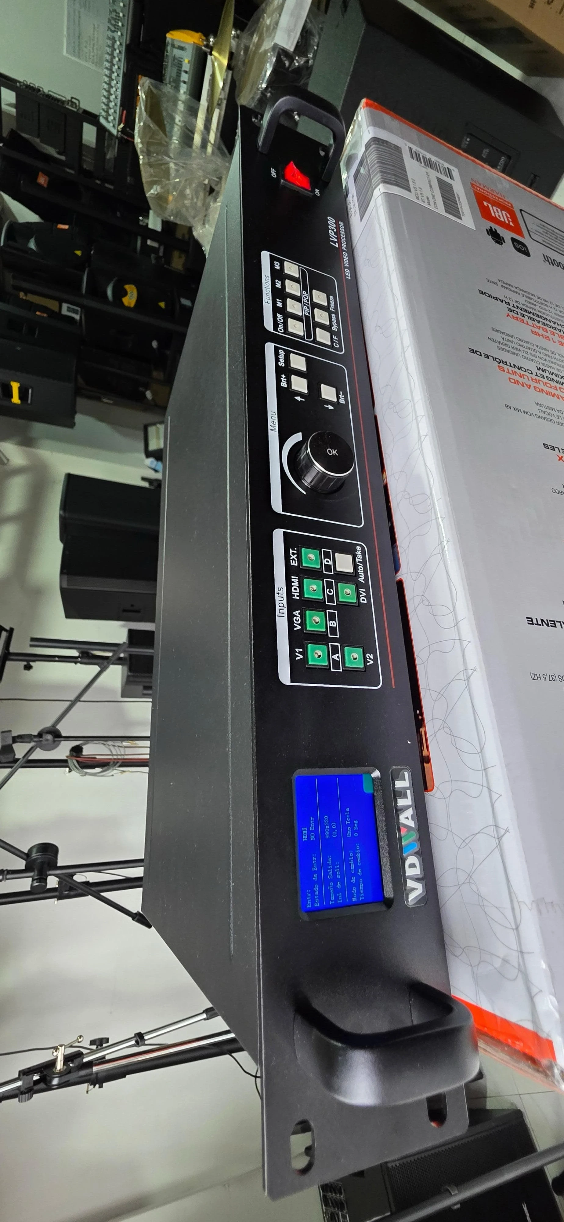 - PROCESADOR DE VIDEO LVP-300 con una salida de video  2