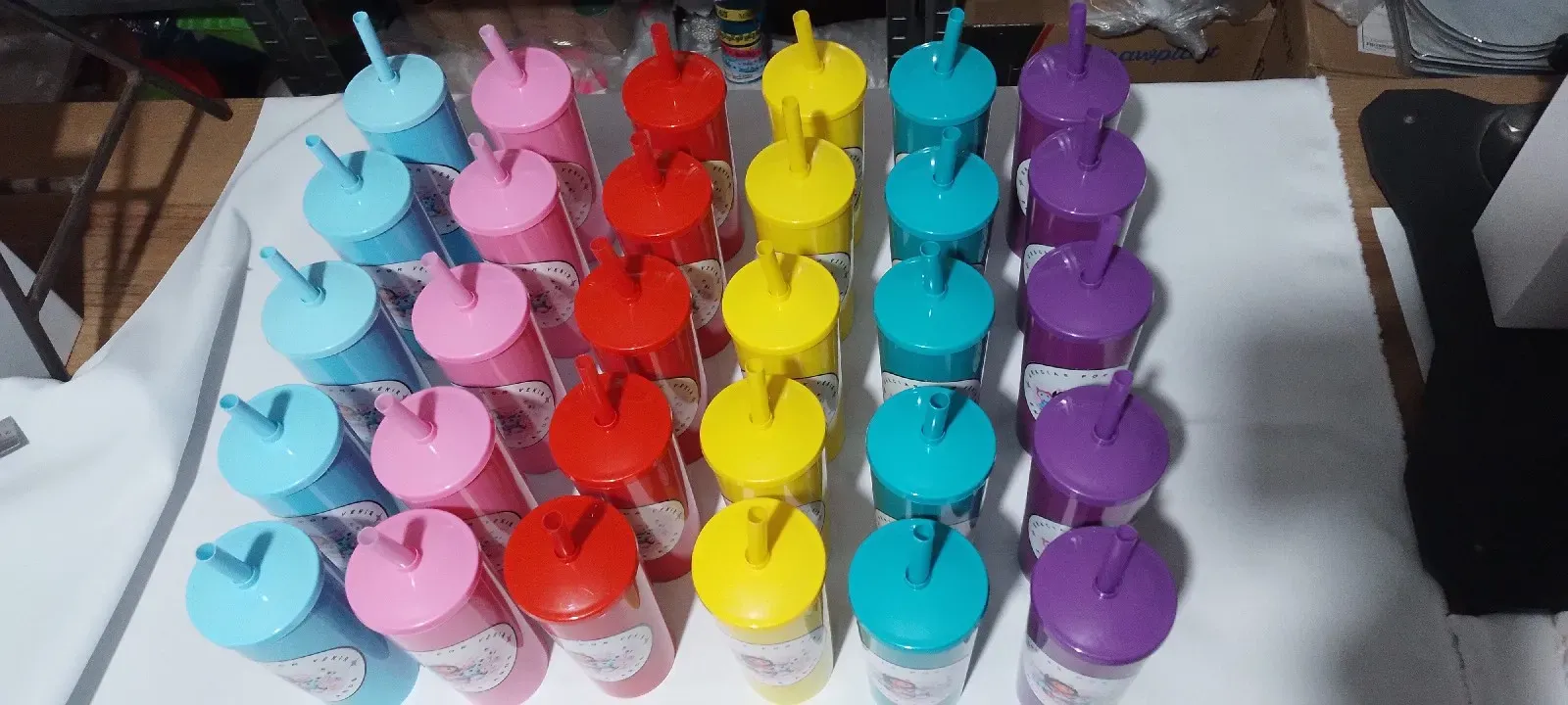Vasos de acrílico con tapa por 100 unidades  3