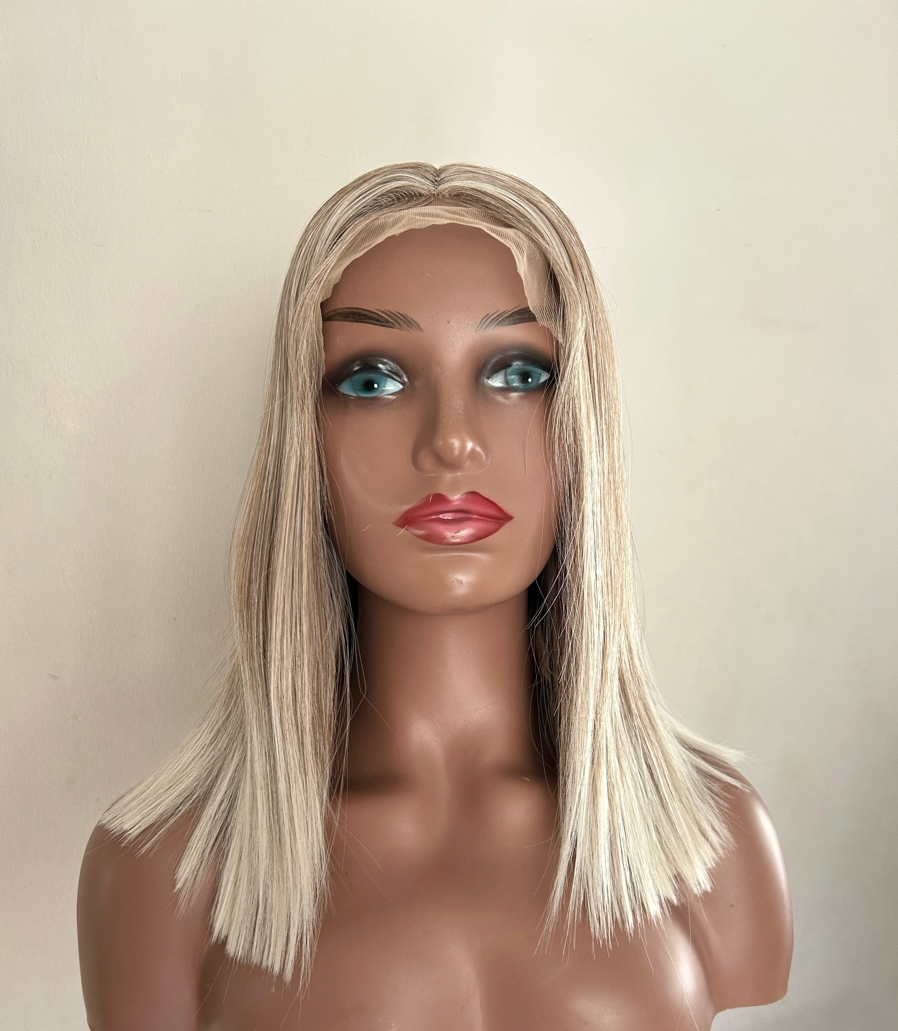 Peluca Bob rubias blancas degradadas,  corto rubio encaje frontal con reflejos 2