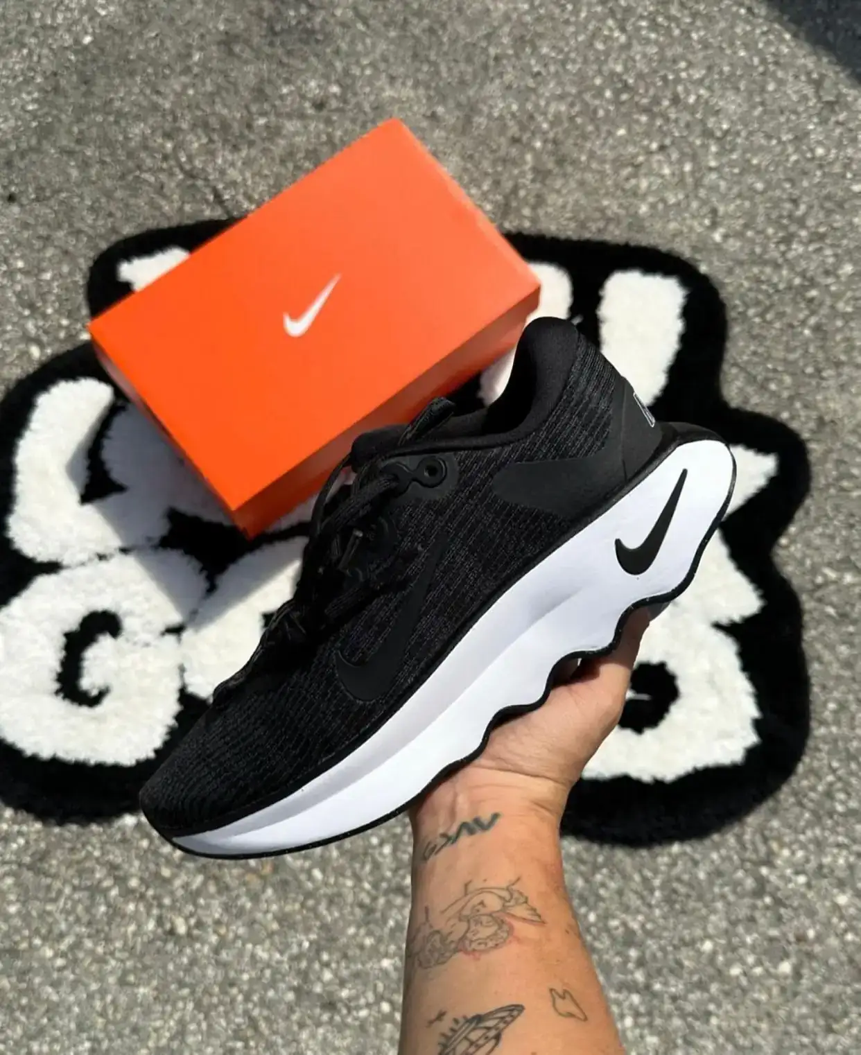 NIKE MOTIVA UNISEX  4