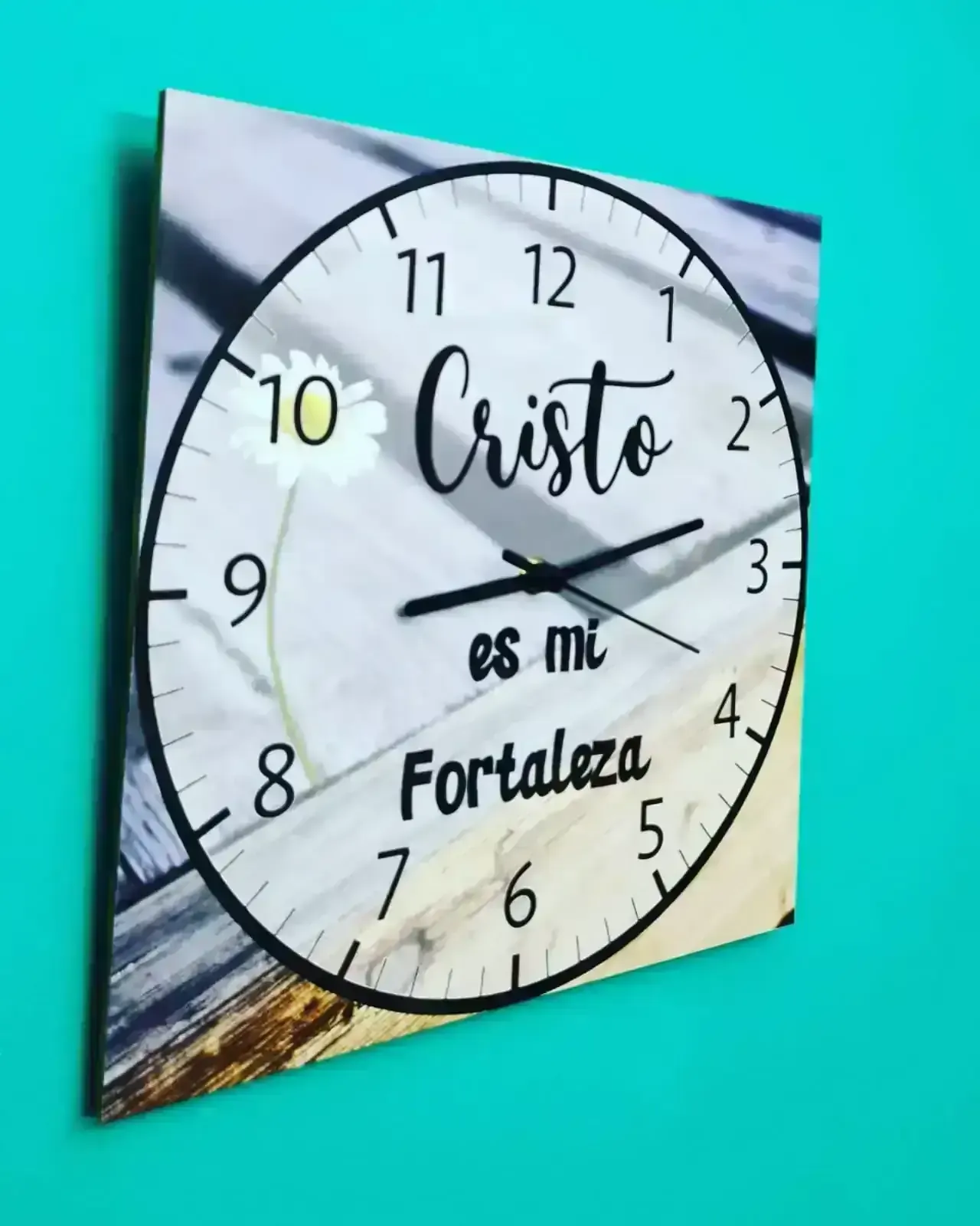 Reloj cuadrado de pared. R100