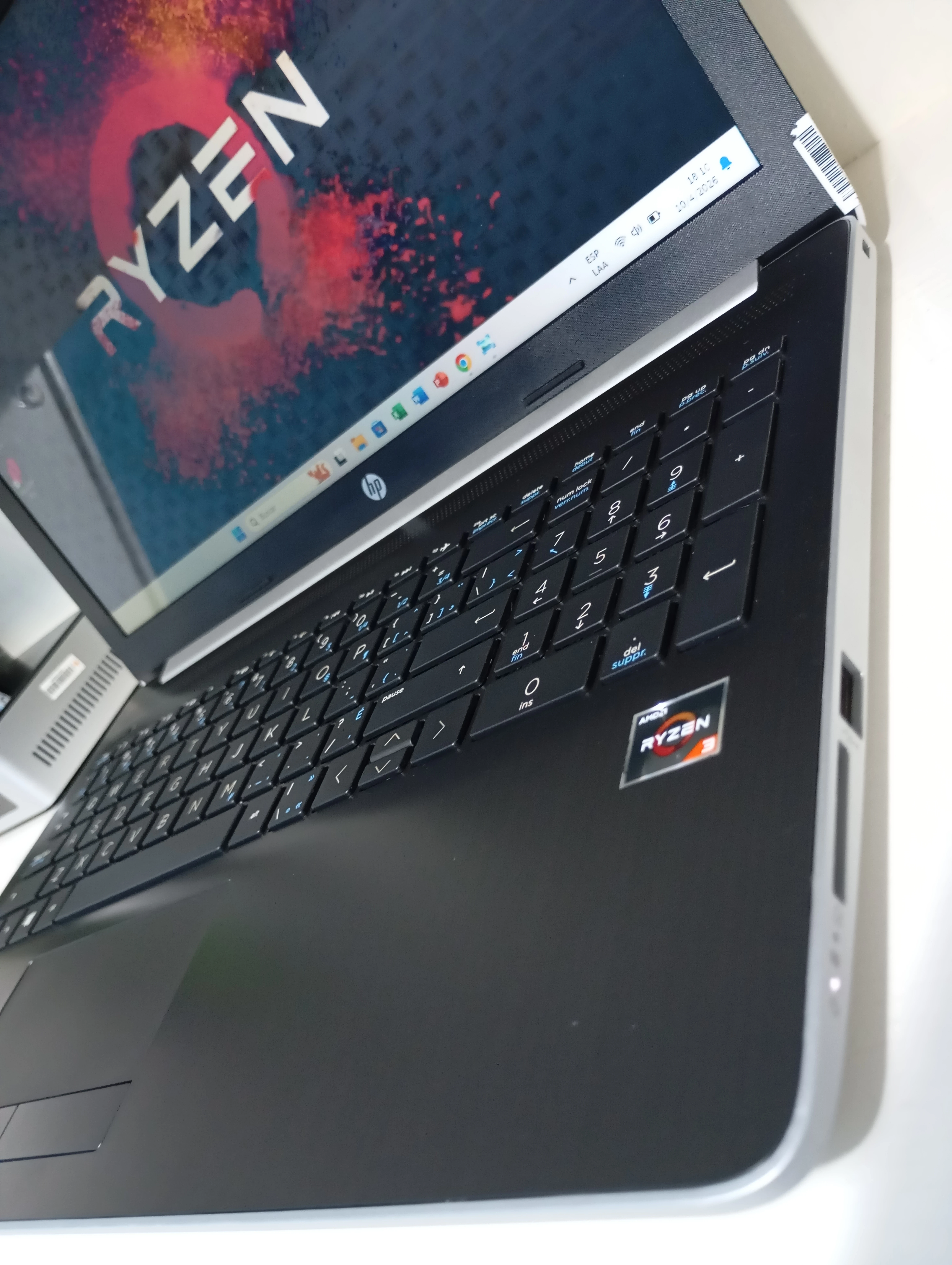Hp Ryzen 3 Gris / Negro 8/120 Sin Detalles  6