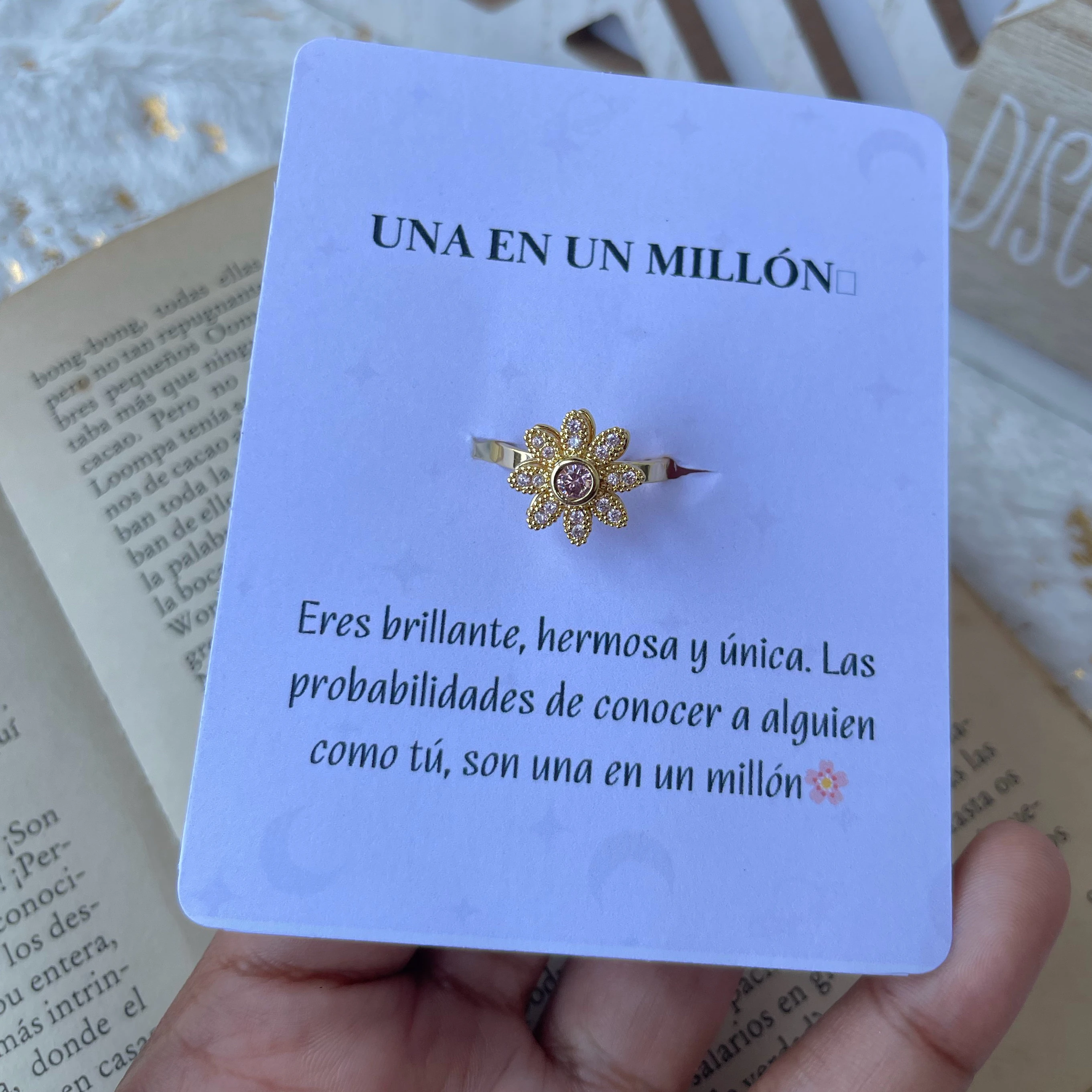 ANILLO AJUSTABLE GIRATORIO ‘UNA EN UN MILLÓN’