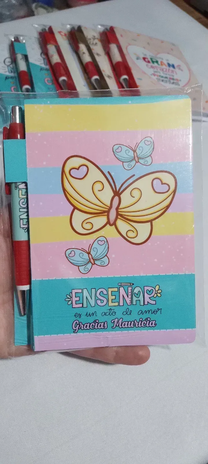 libreta con lapicera