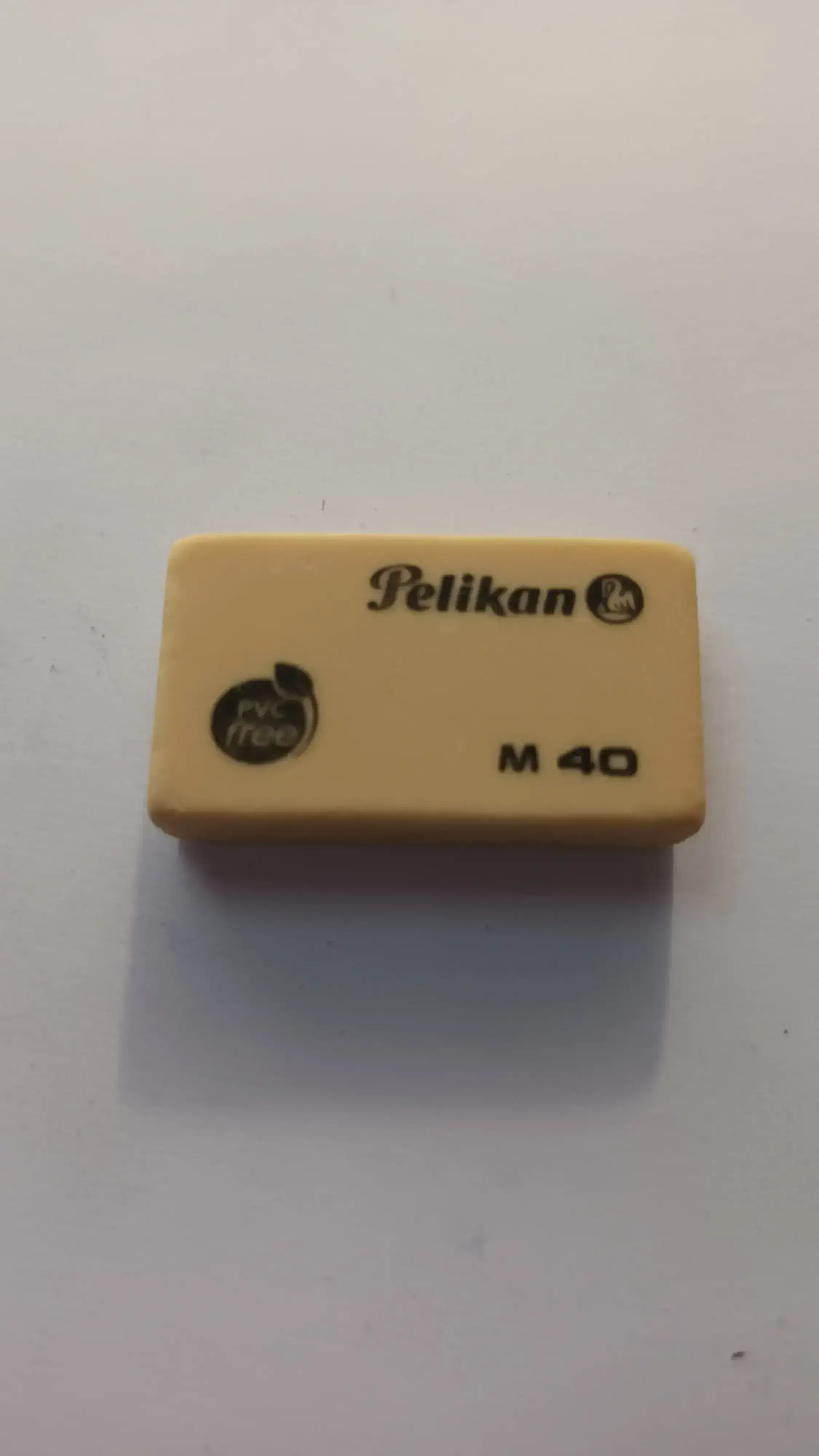 GOMA PELIKAN 3