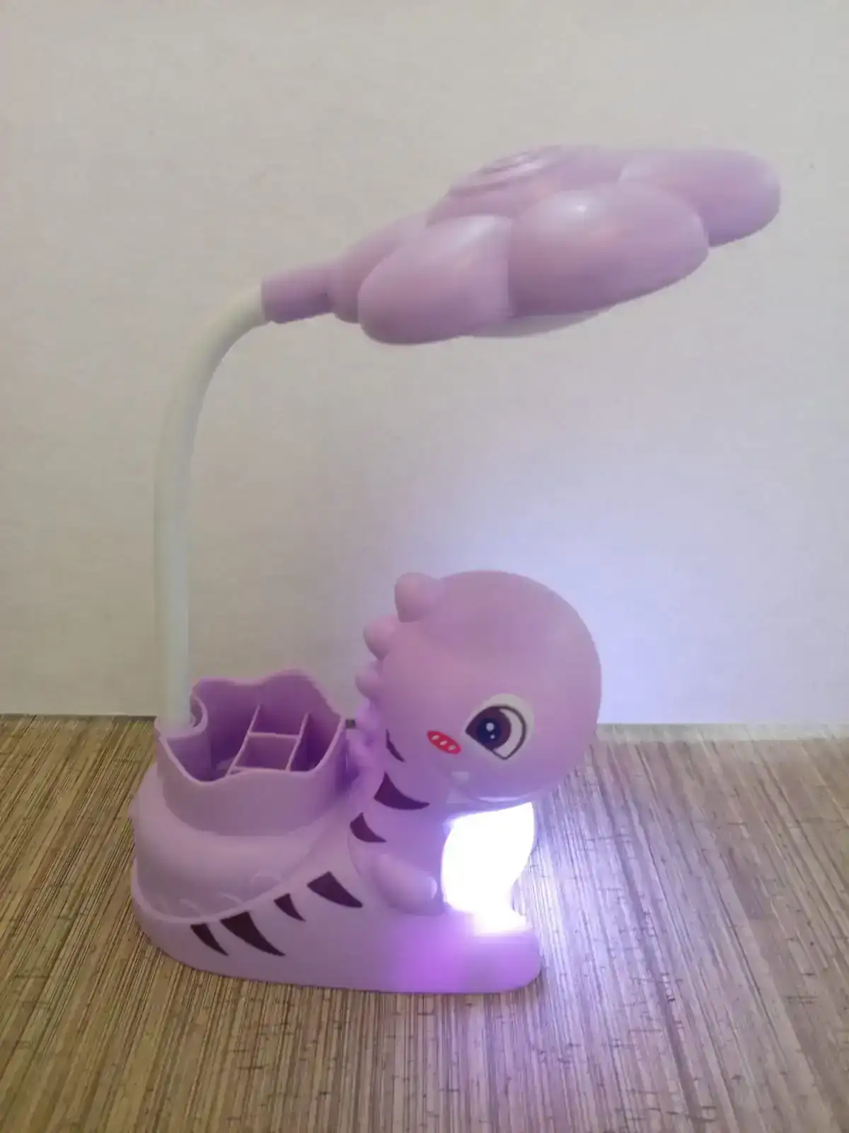 Lampara de escritorio dinosaurio  3