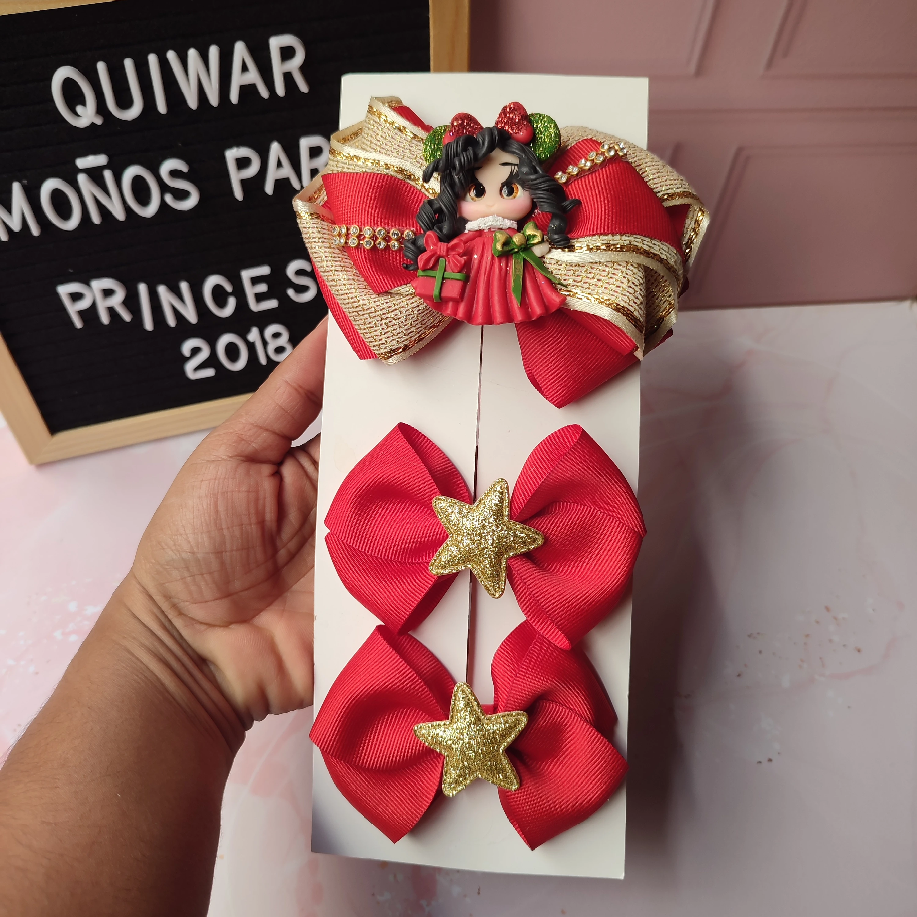 Lazo rojo con dorado navidad centro muñeca y pares rojos con estrella